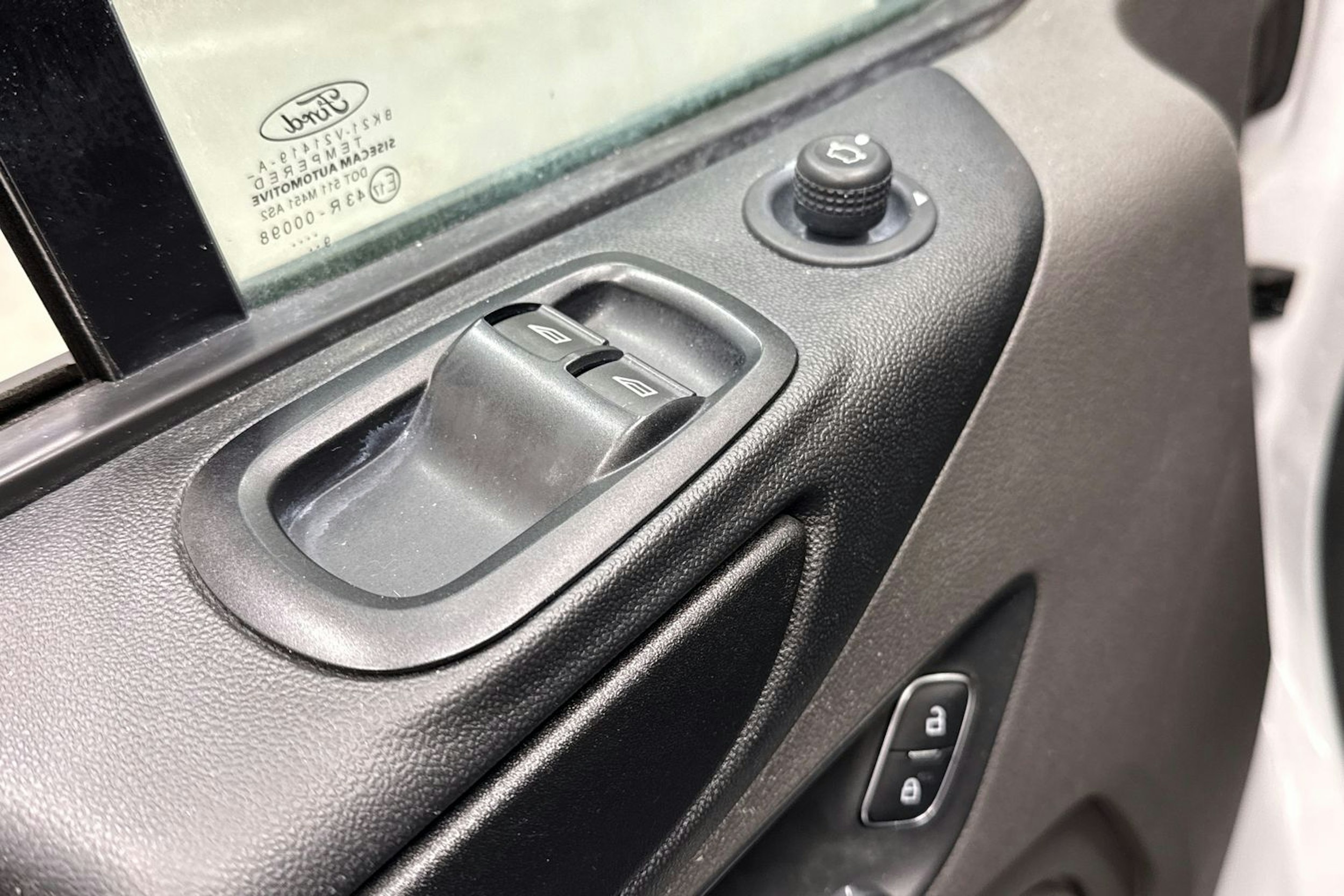 Valkoinen Ford Transit Custom 2020 kuva 20.