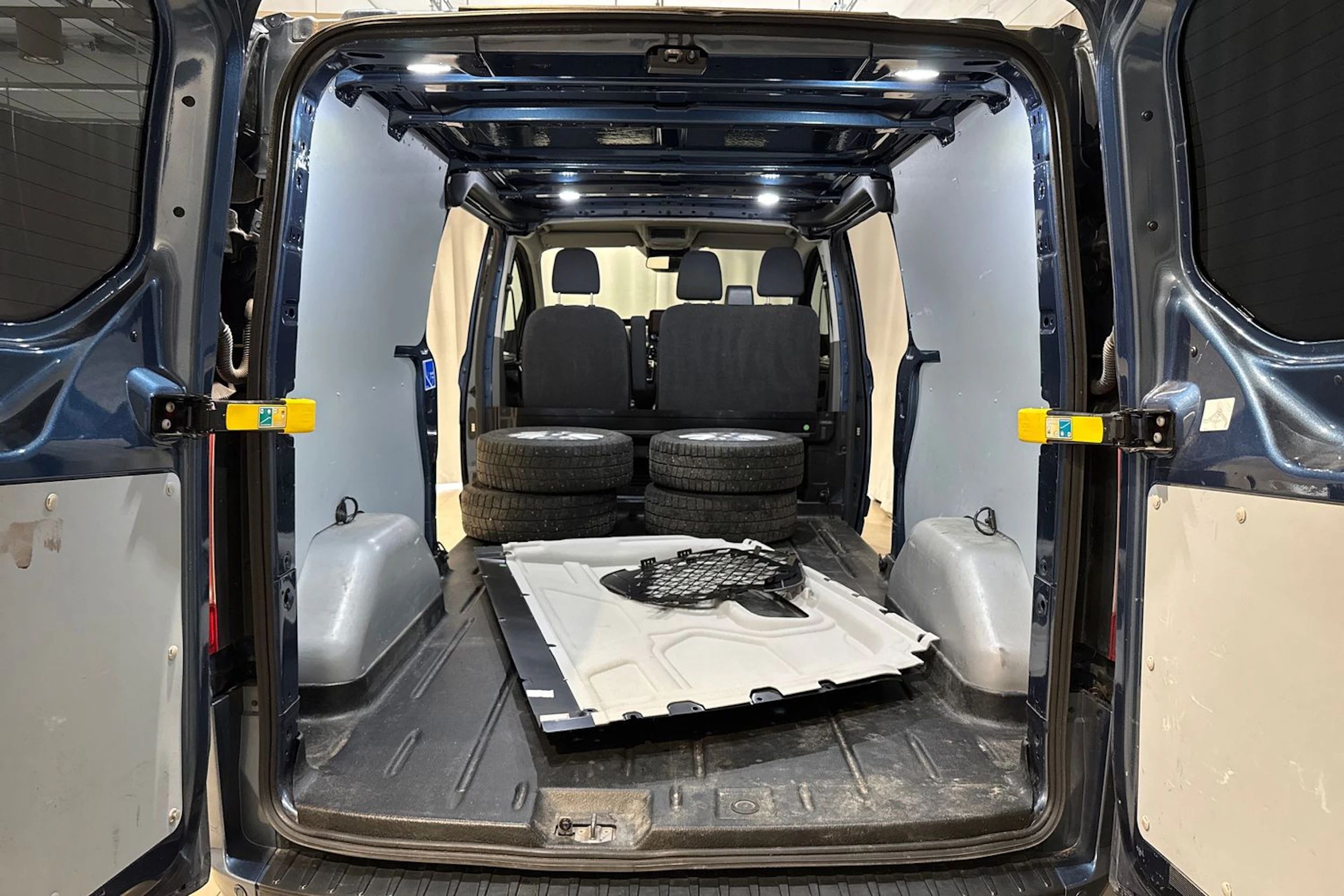 met. sininen Ford Transit Custom 2020 kuva 16.
