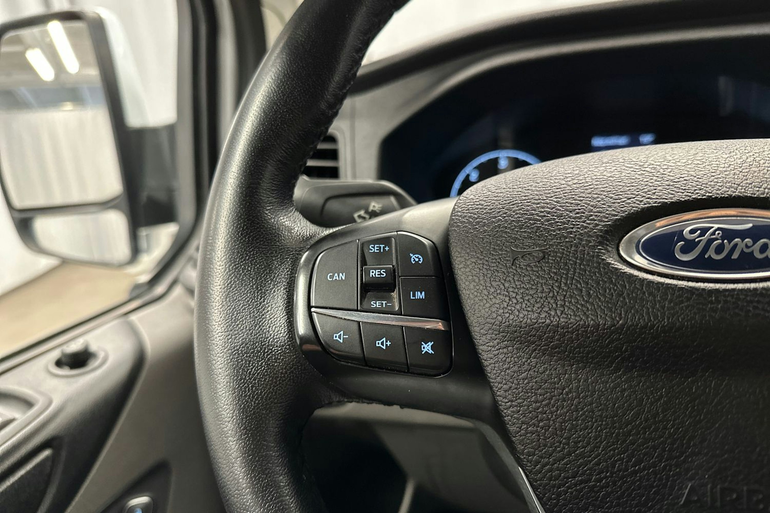 valkoinen Ford Transit Custom 2020 kuva 11.