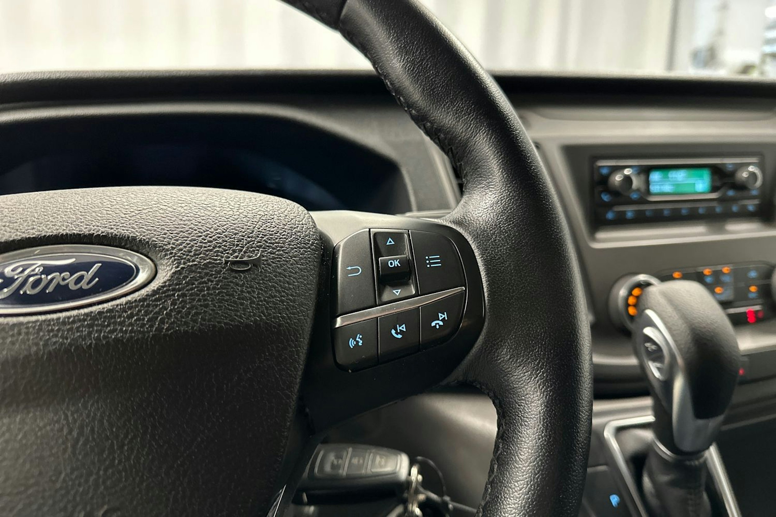 valkoinen Ford Transit Custom 2020 kuva 12.