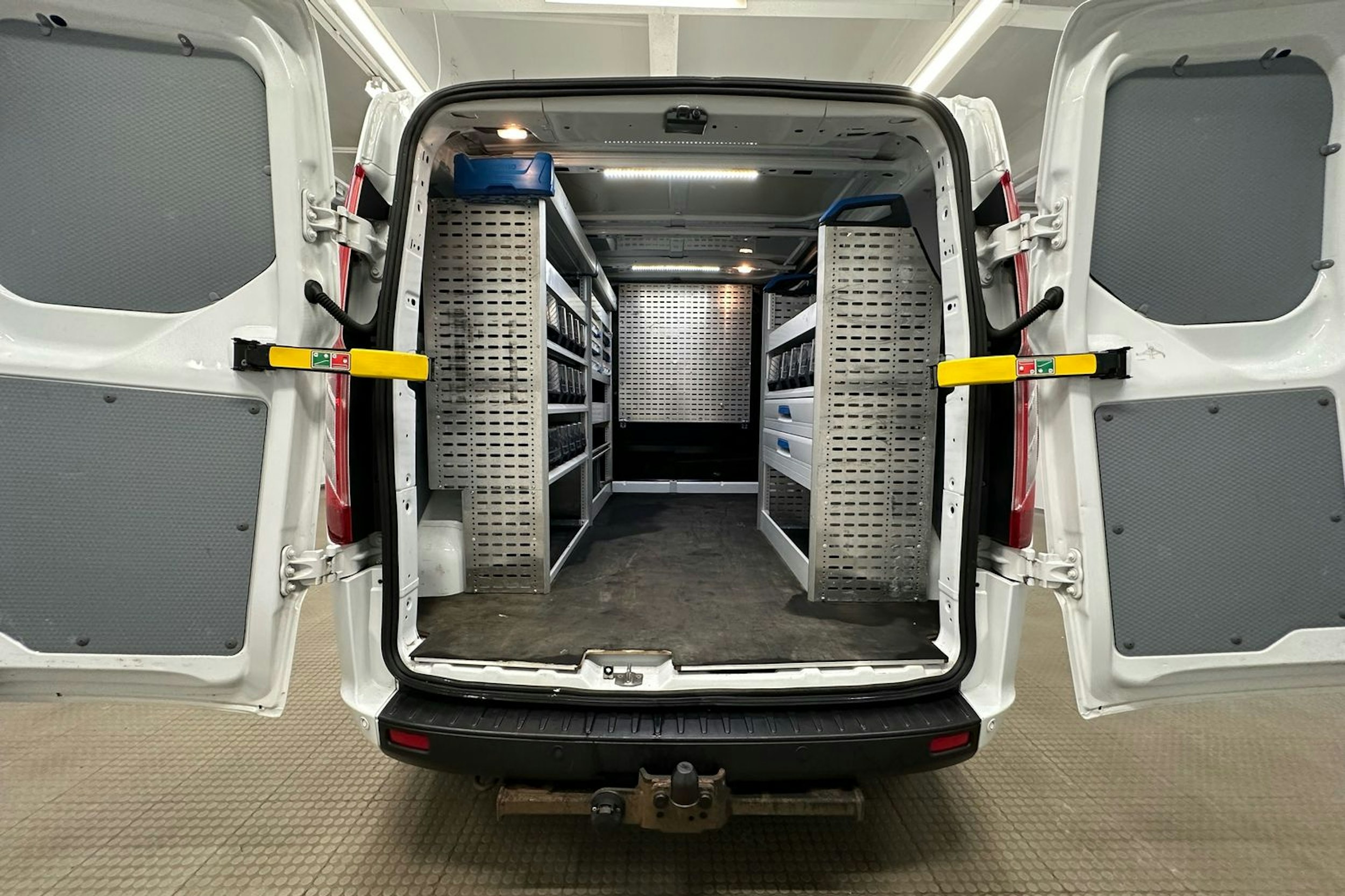 valkoinen Ford Transit Custom 2020 kuva 17.