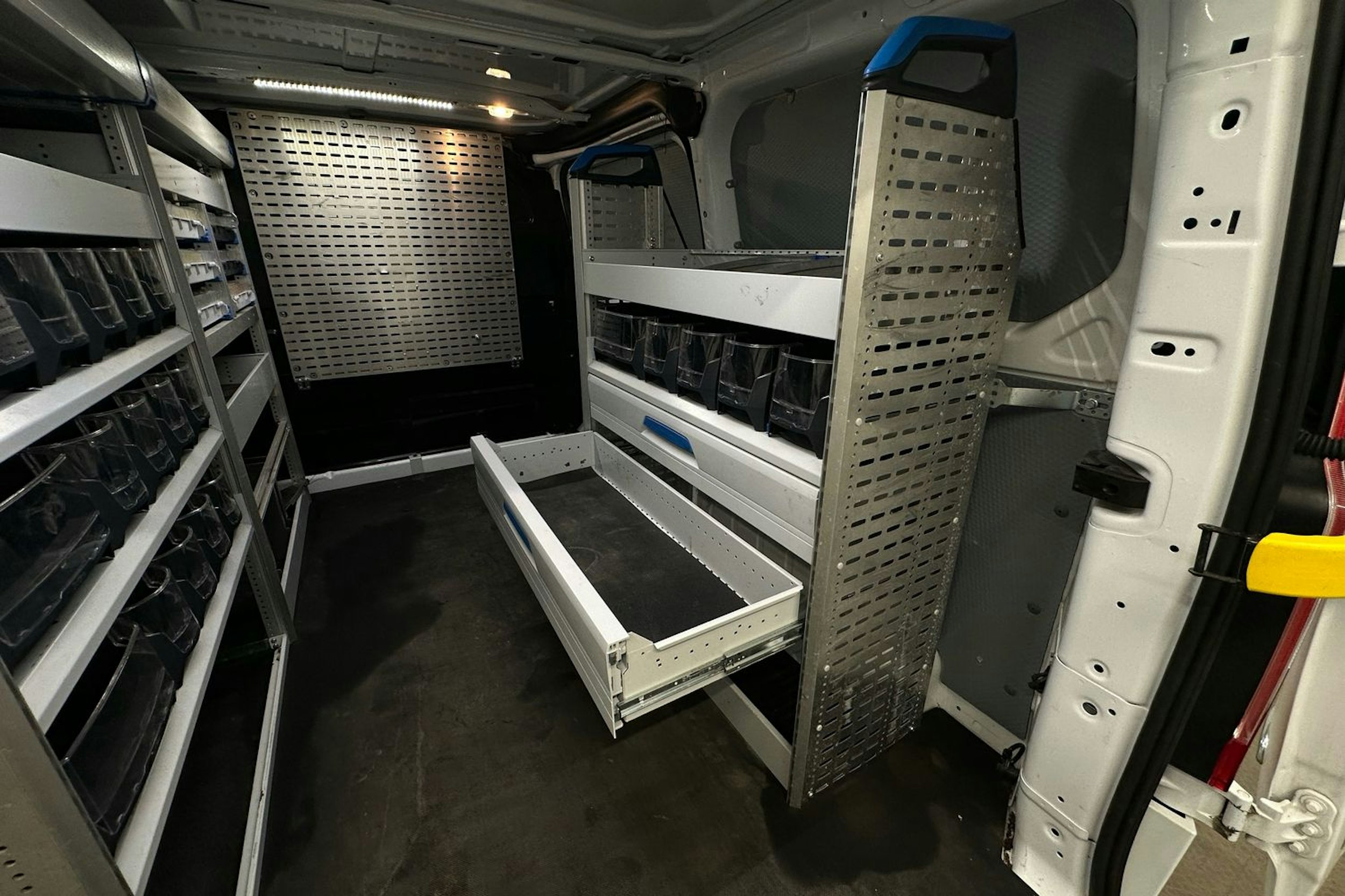 valkoinen Ford Transit Custom 2020 kuva 19.
