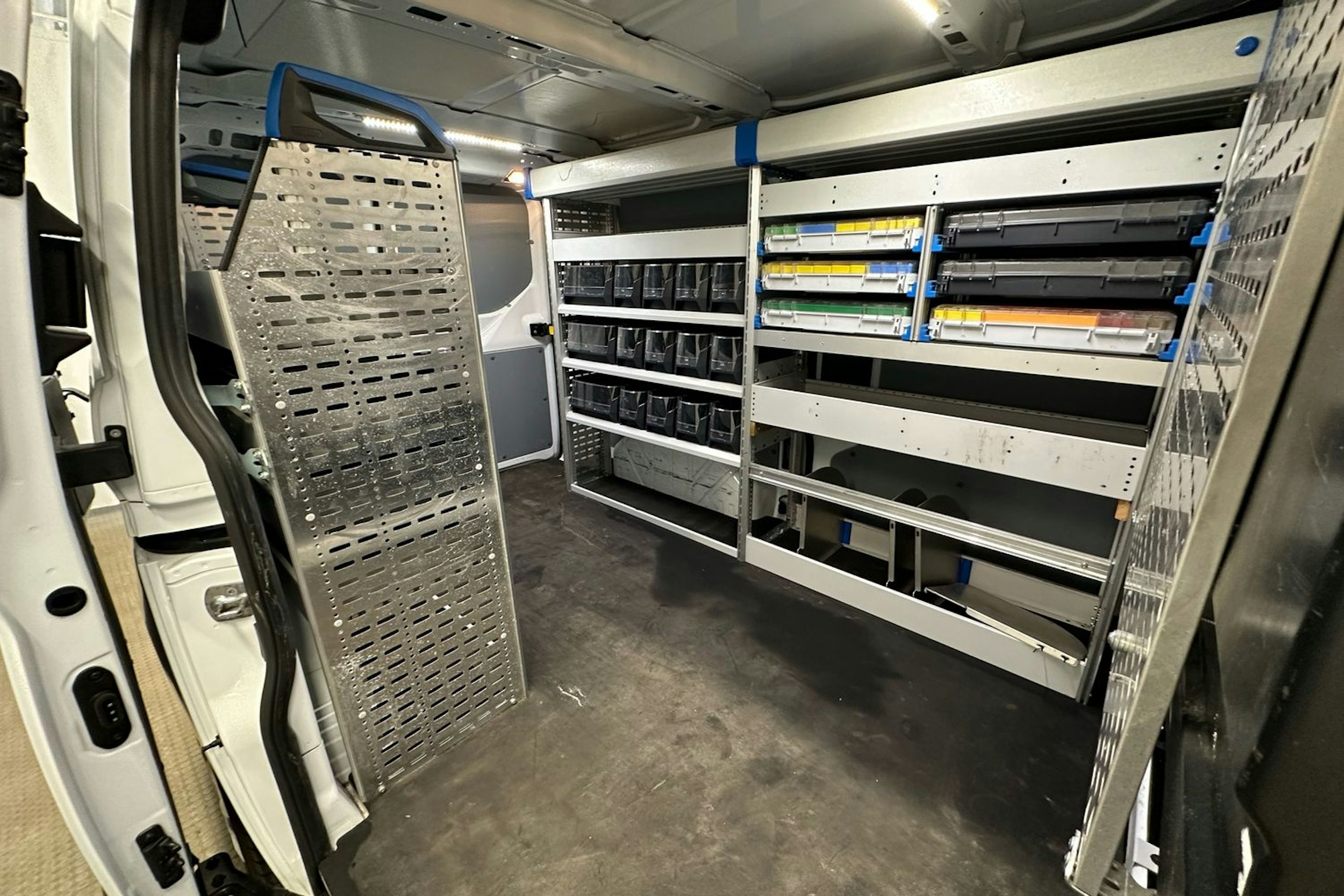 valkoinen Ford Transit Custom 2020 kuva 20.