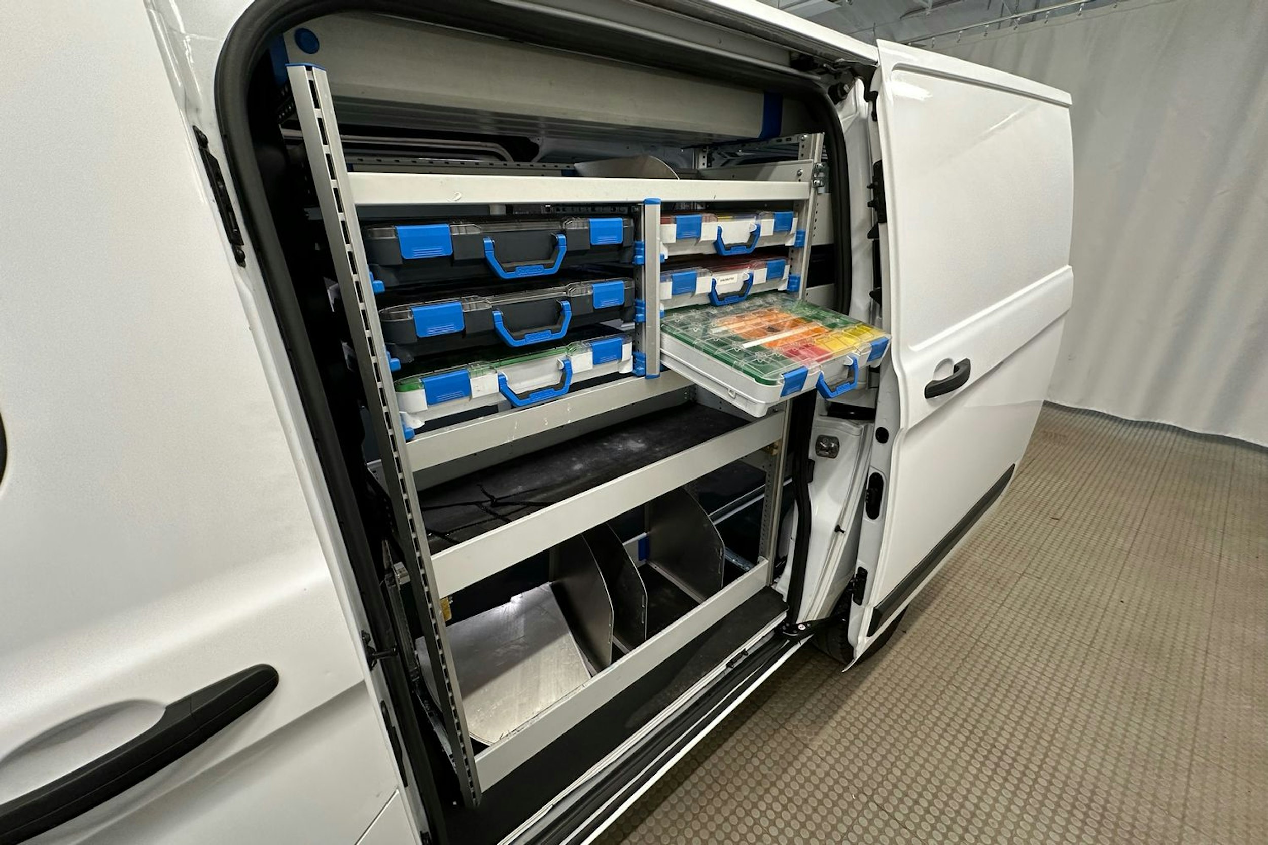 valkoinen Ford Transit Custom 2020 kuva 21.