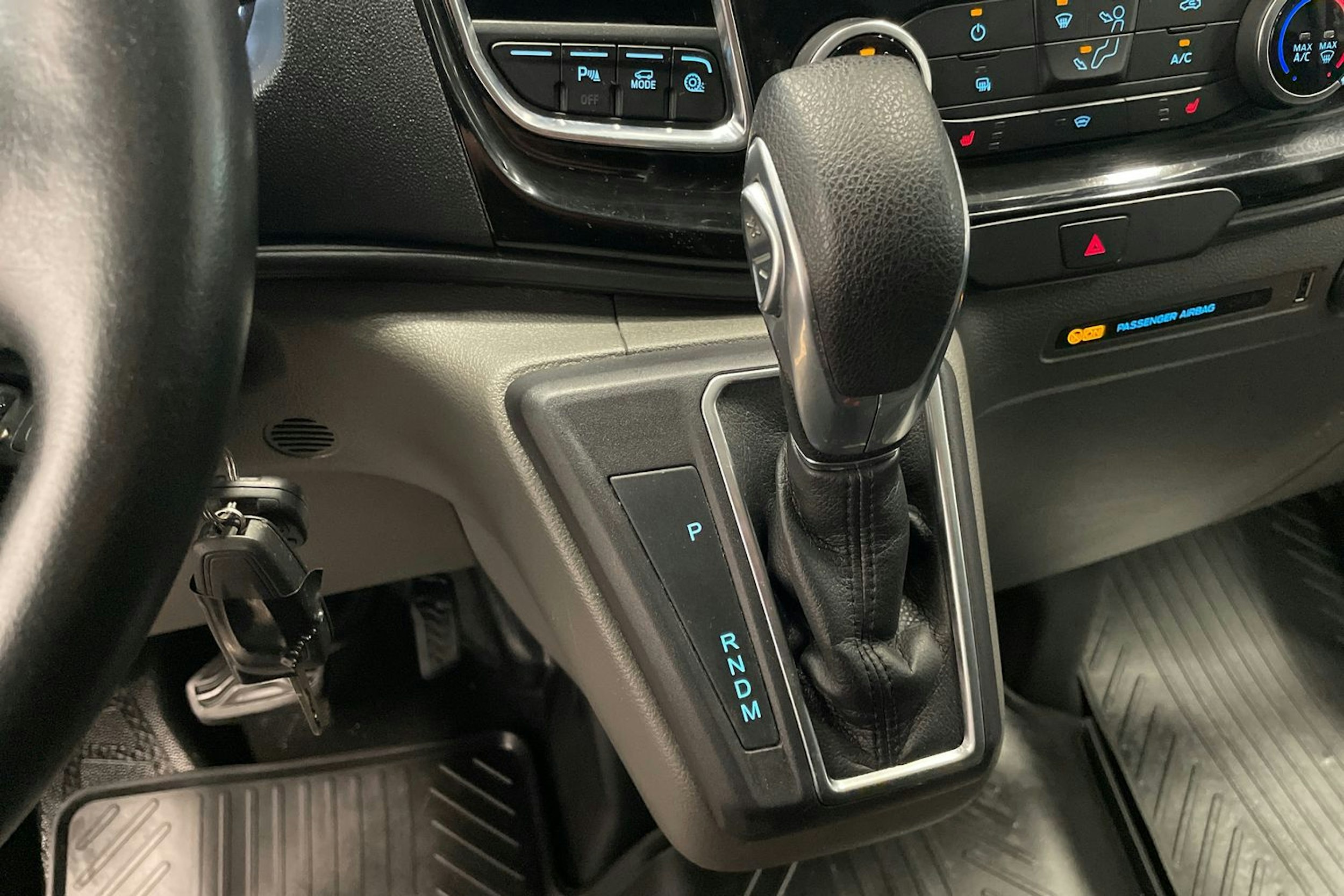 Harmaa Ford Transit Custom 2020 kuva 17.