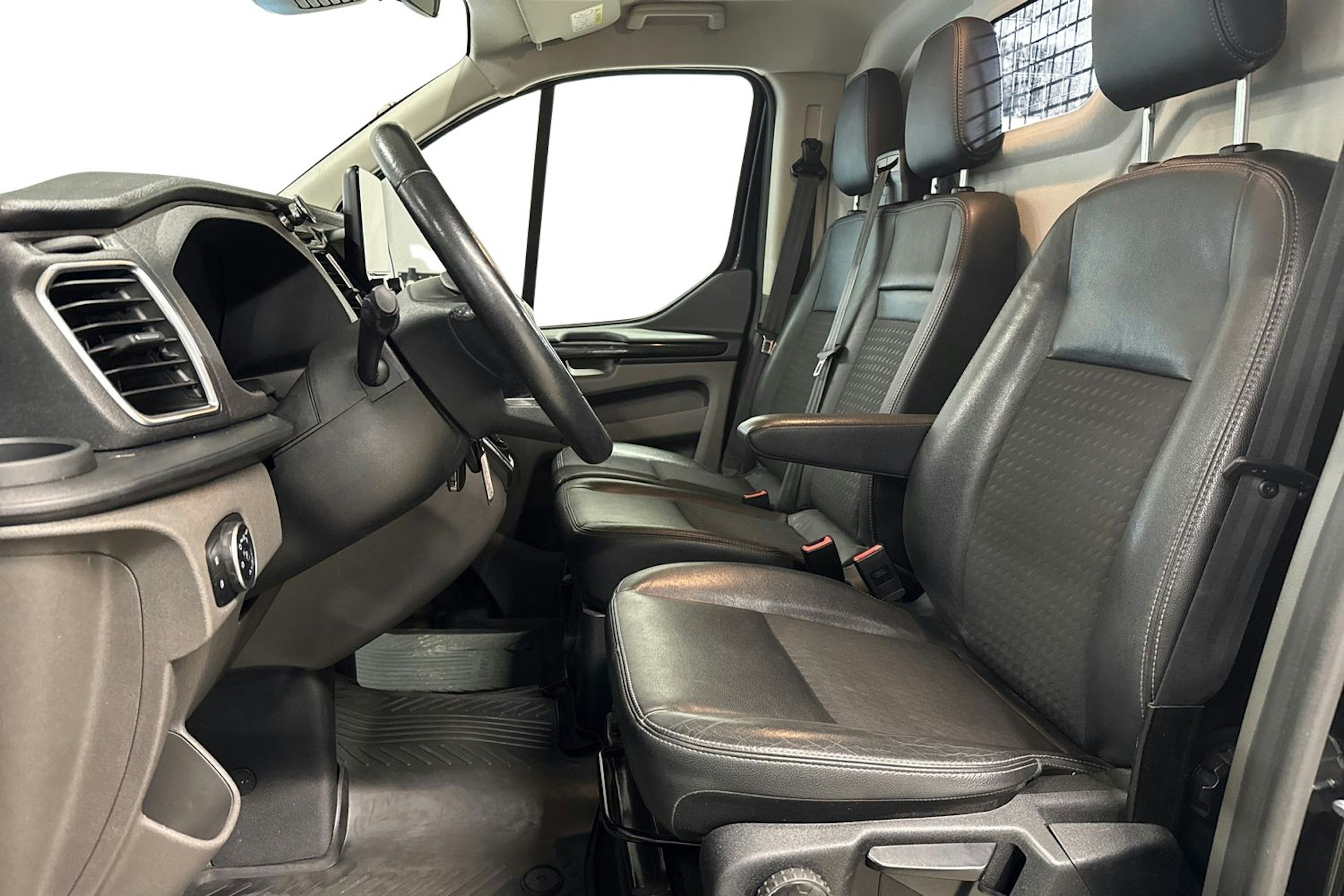 met. musta Ford Transit Custom 2020 kuva 7.