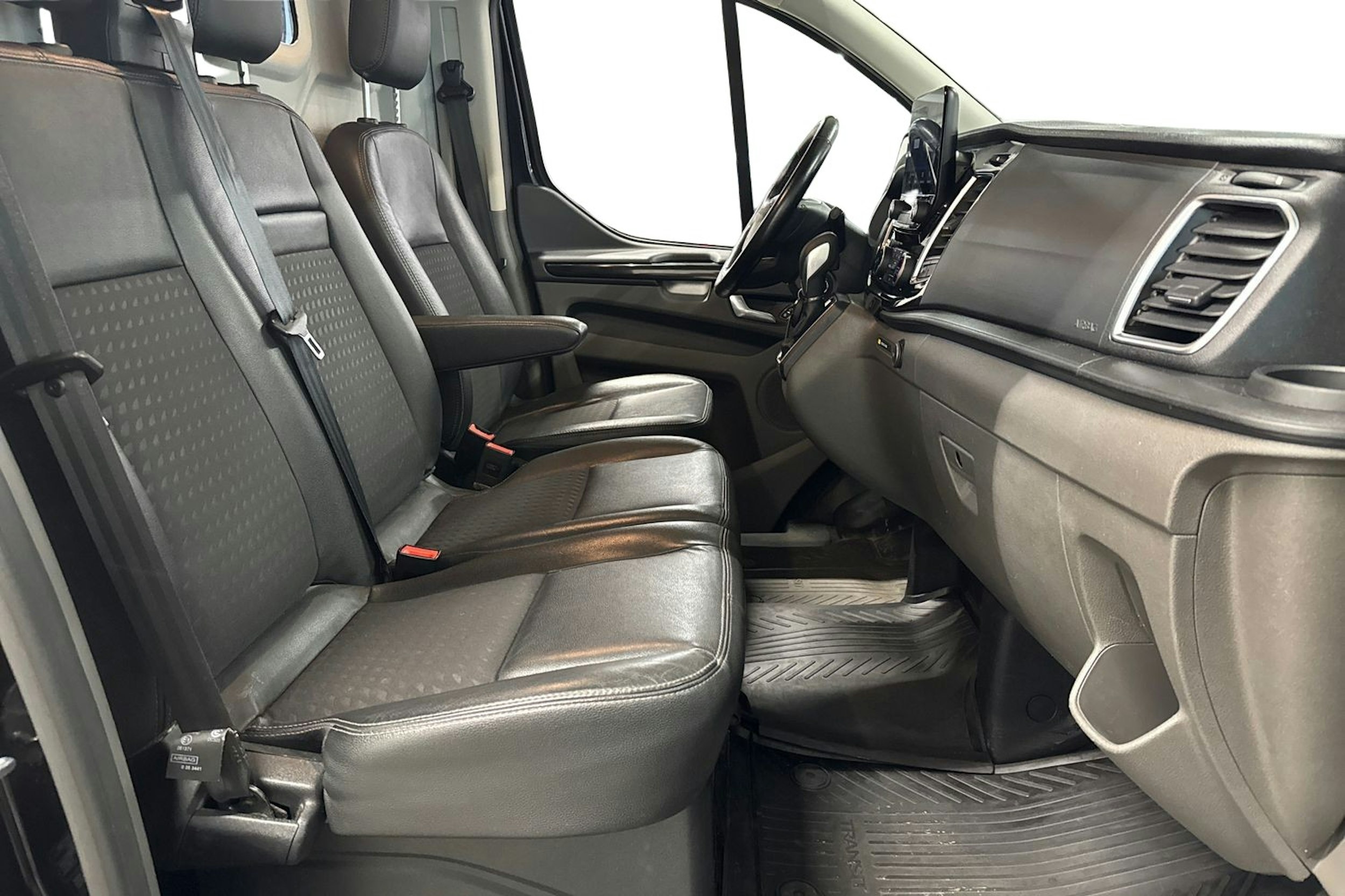 met. musta Ford Transit Custom 2020 kuva 10.
