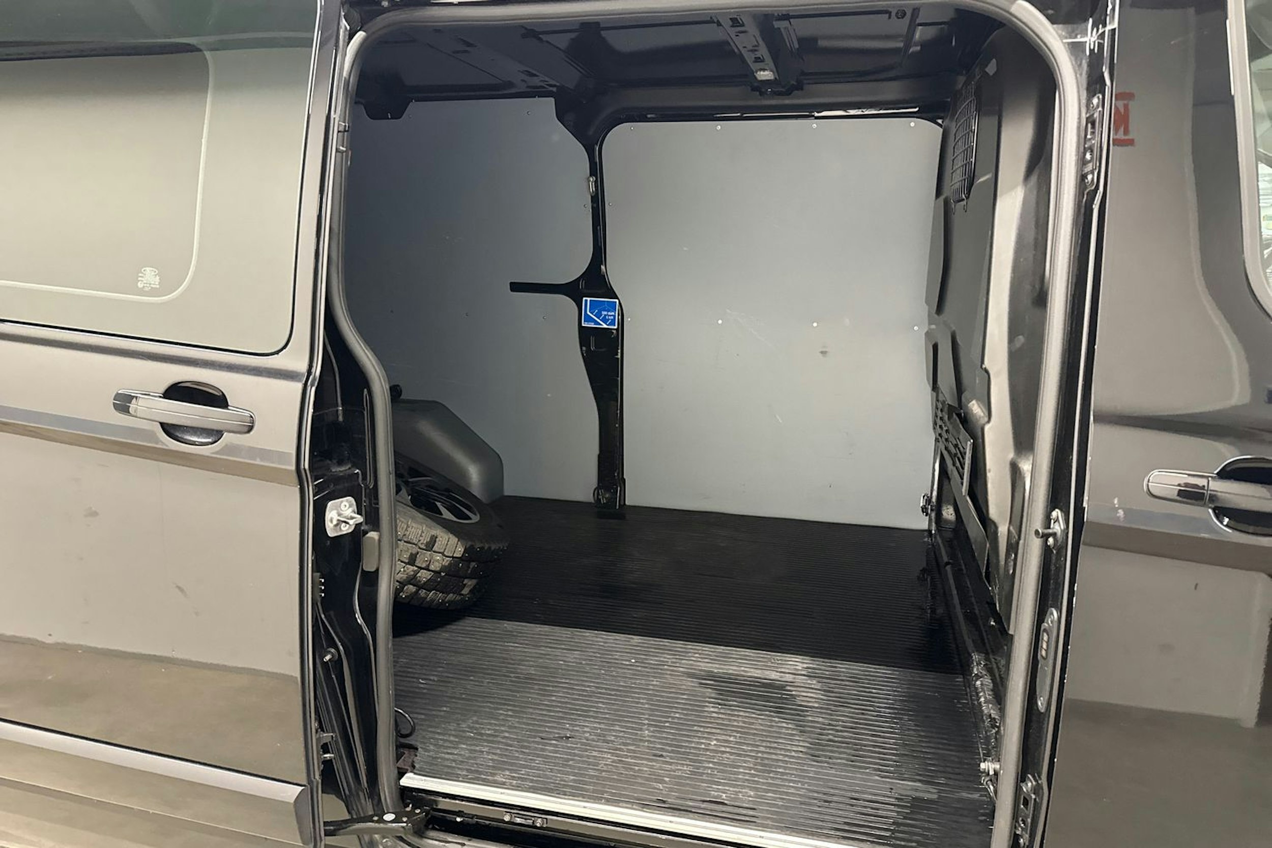 met. musta Ford Transit Custom 2020 kuva 13.