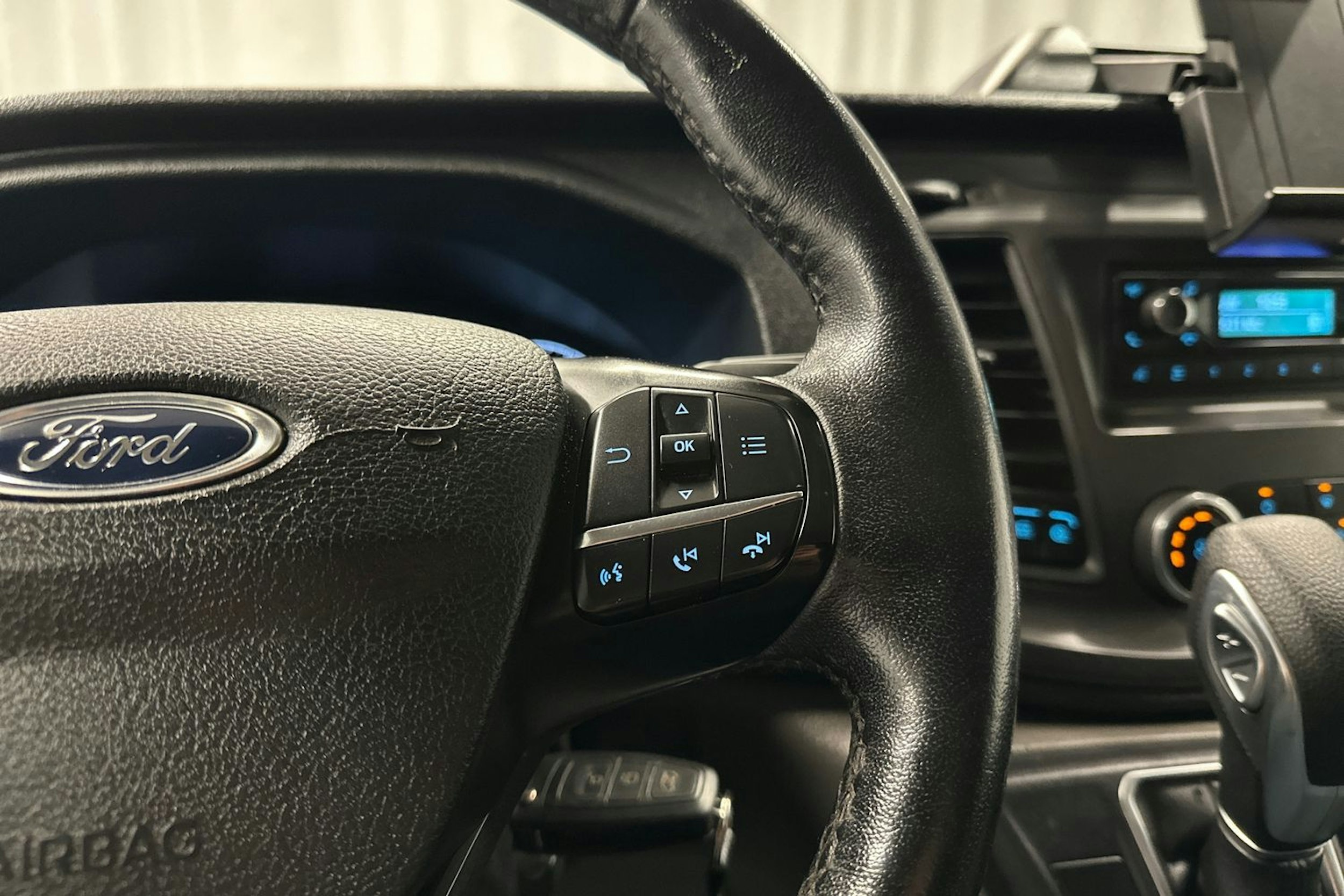 musta Ford Transit Custom 2020 kuva 12.