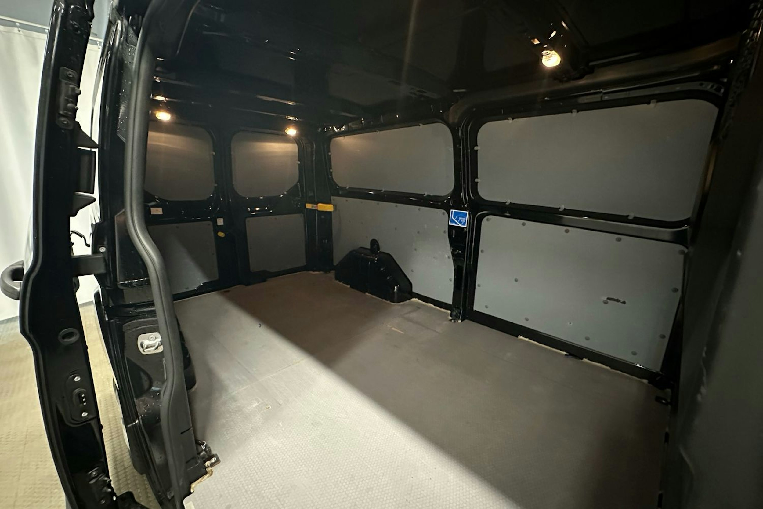 musta Ford Transit Custom 2020 kuva 19.