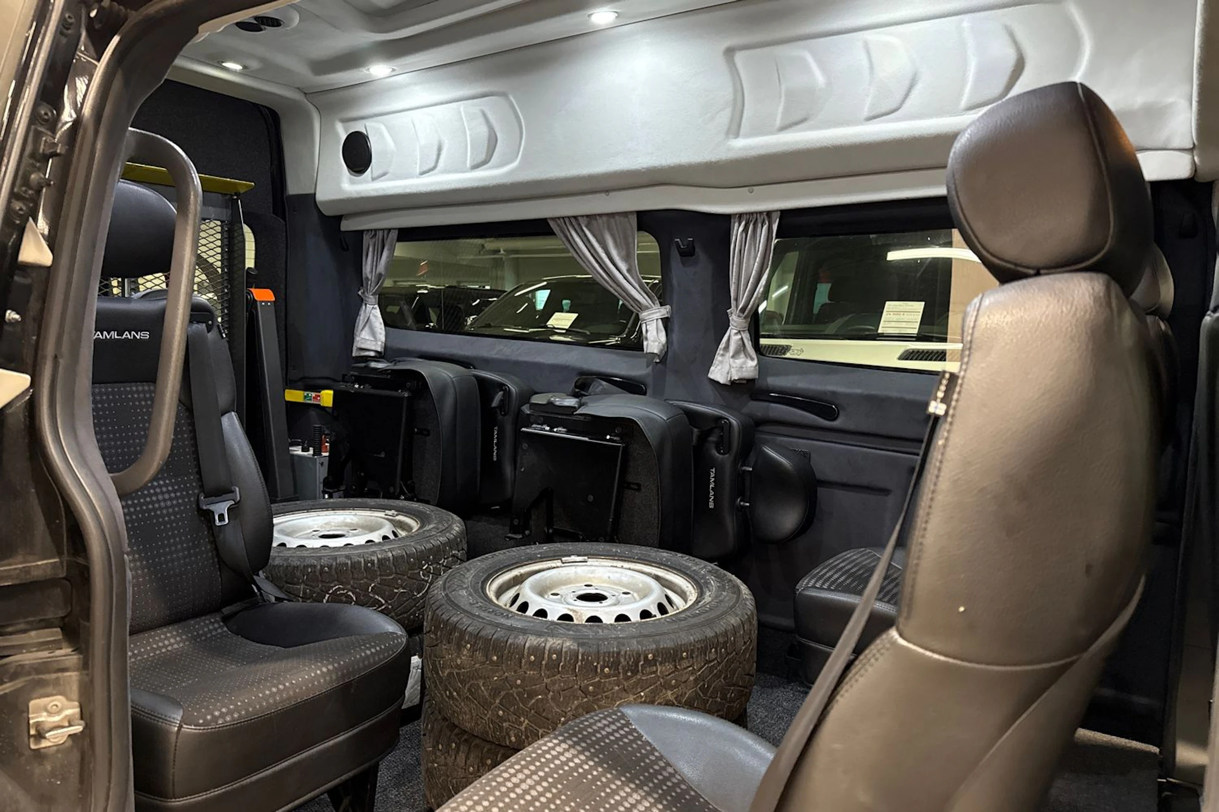 Musta Ford Transit Custom 2020 kuva 4.