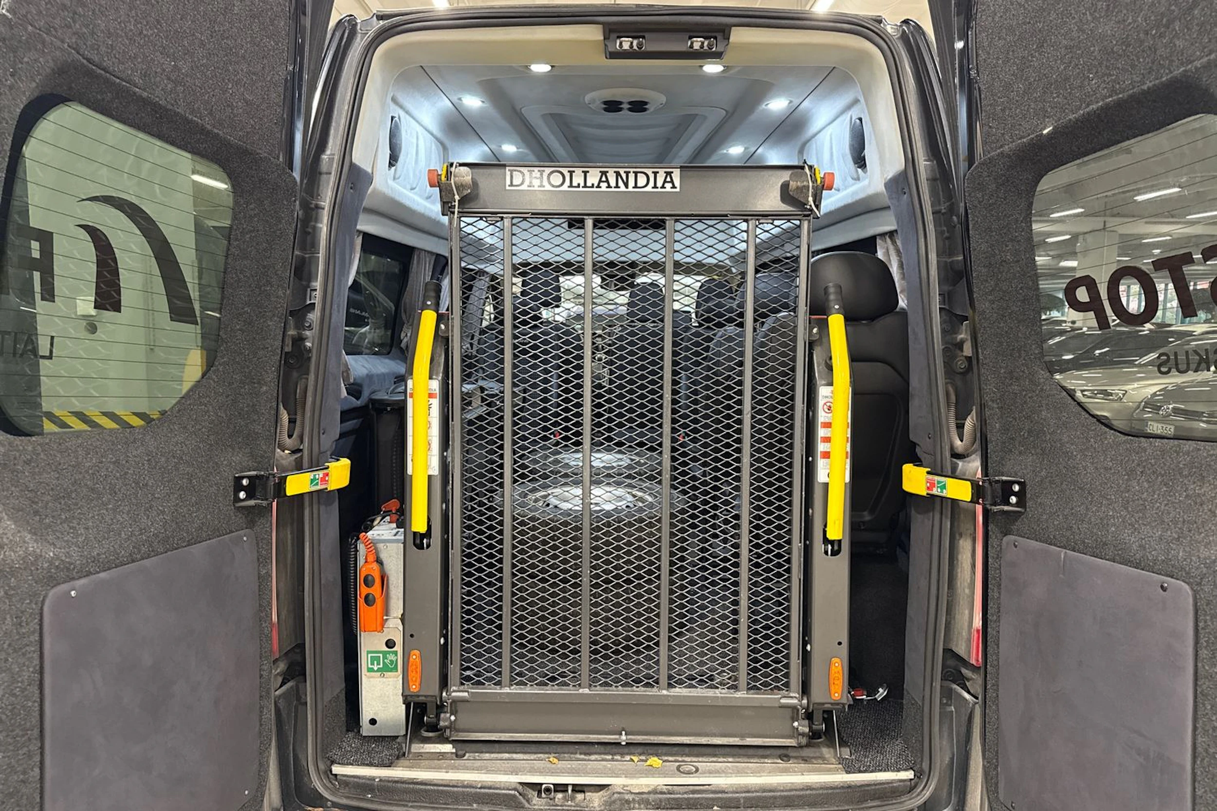 Musta Ford Transit Custom 2020 kuva 5.