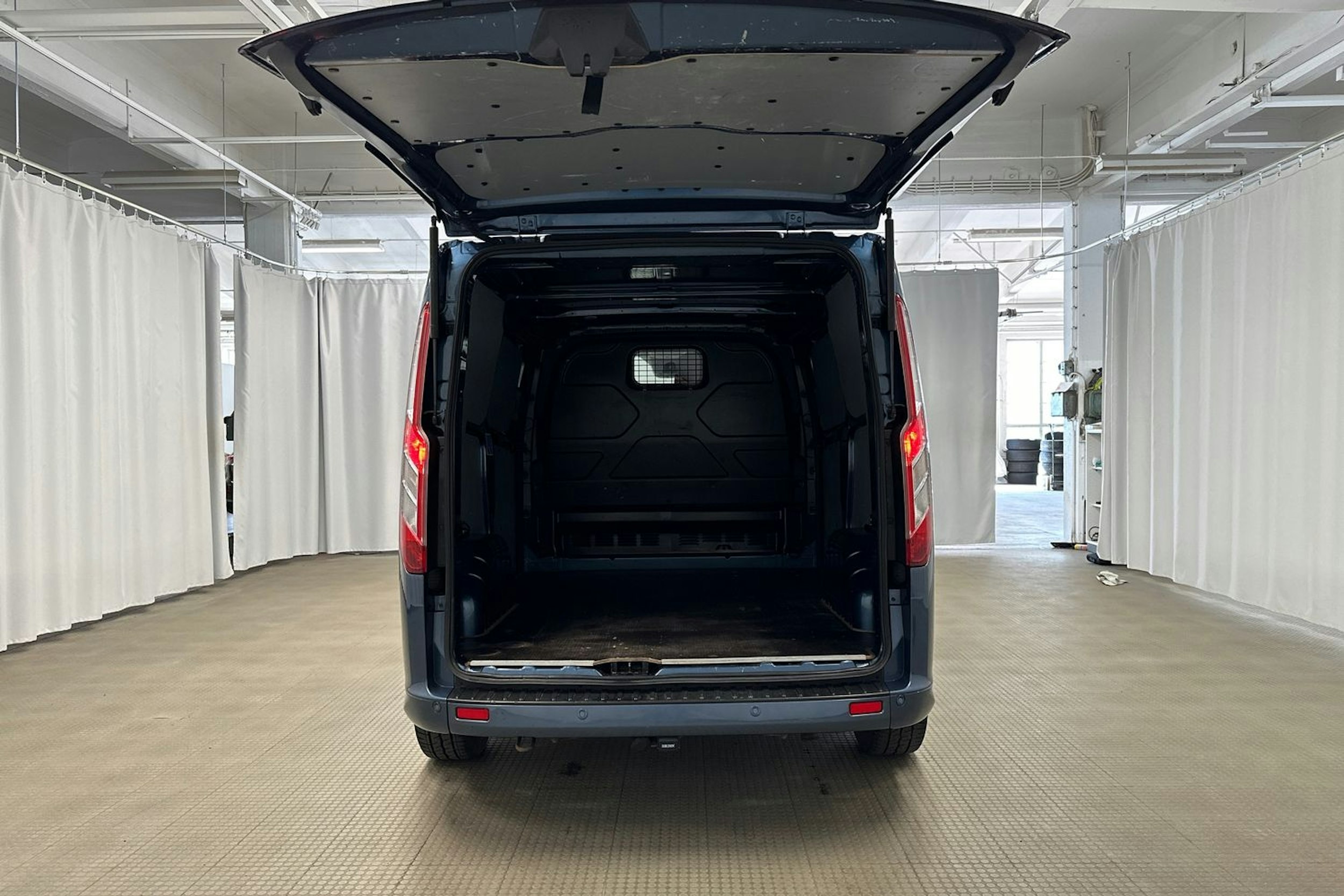 sininen Ford Transit Custom 2020 kuva 9.