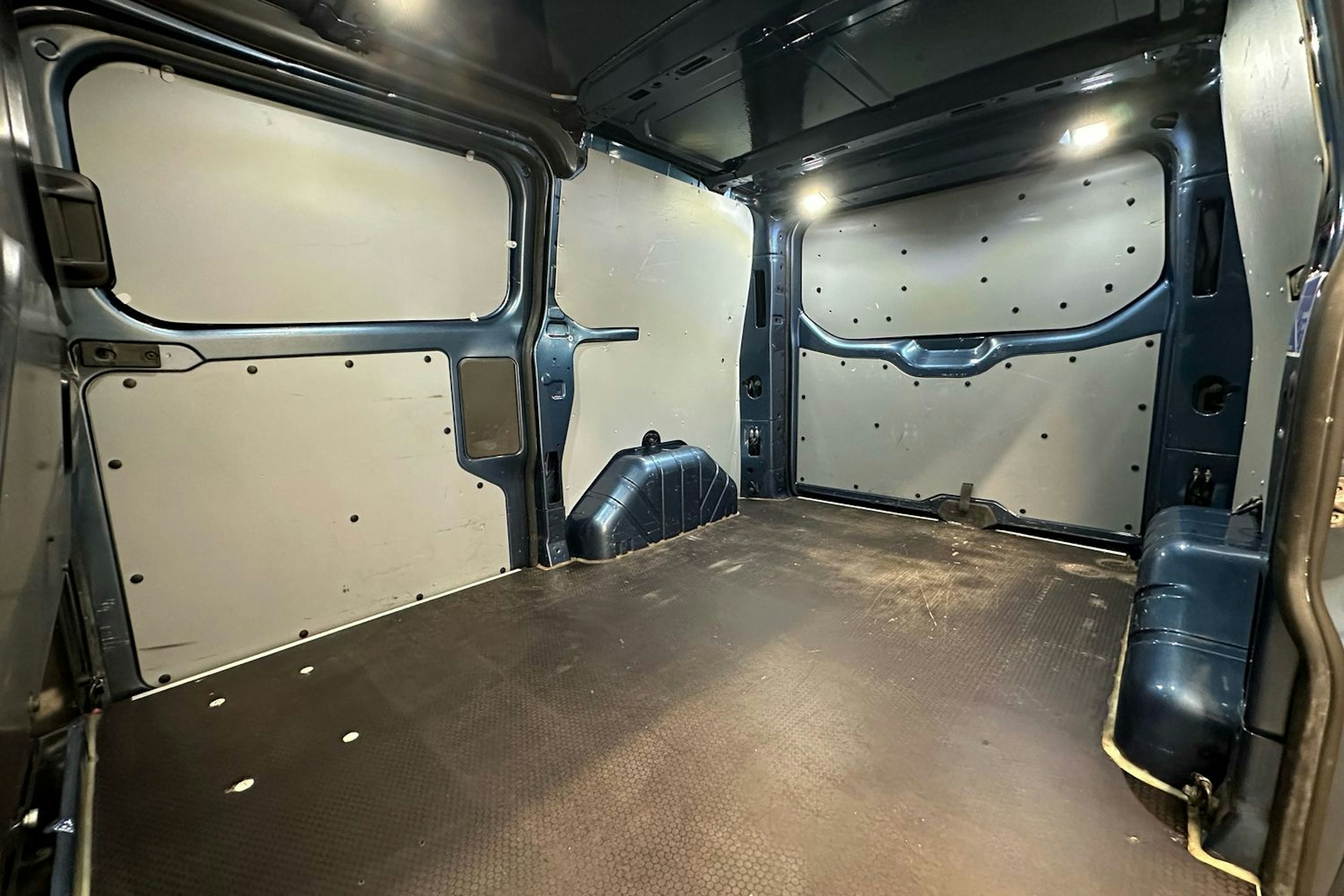 sininen Ford Transit Custom 2020 kuva 11.