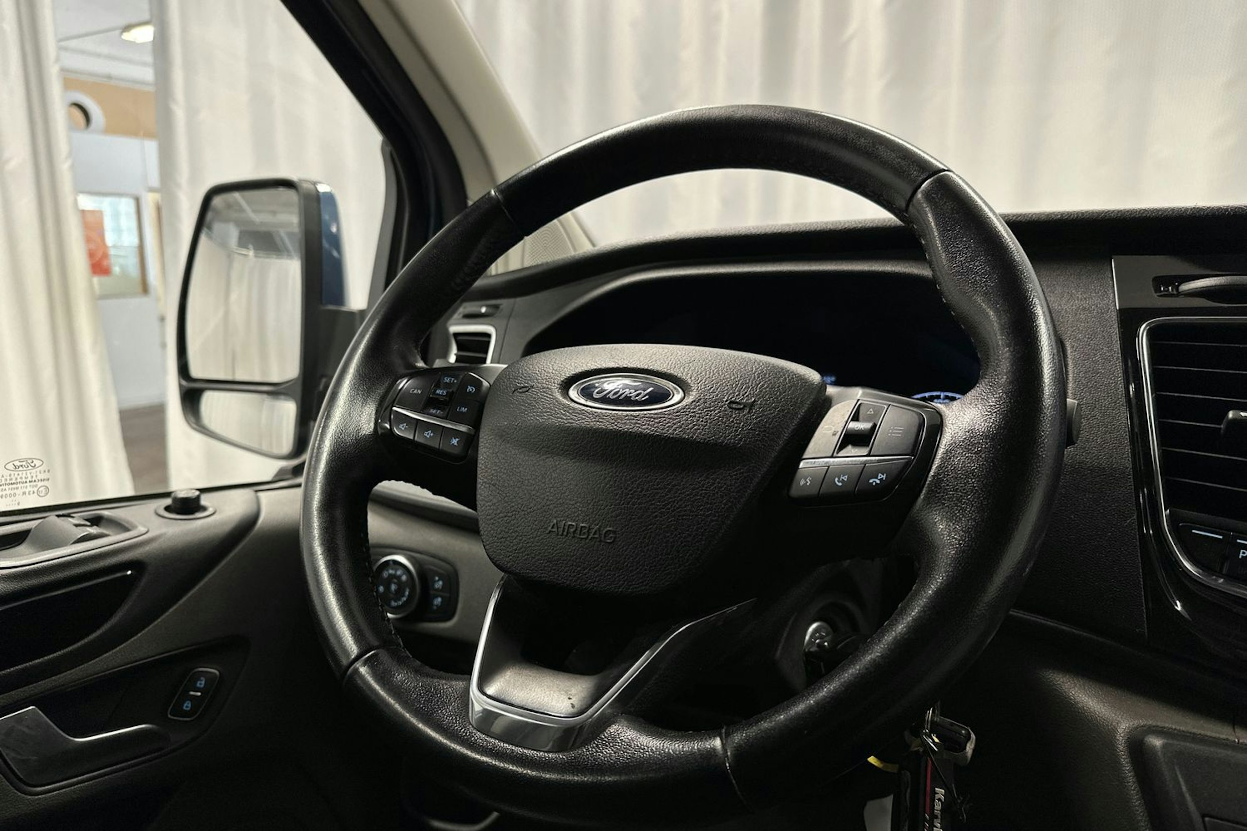 sininen Ford Transit Custom 2020 kuva 15.
