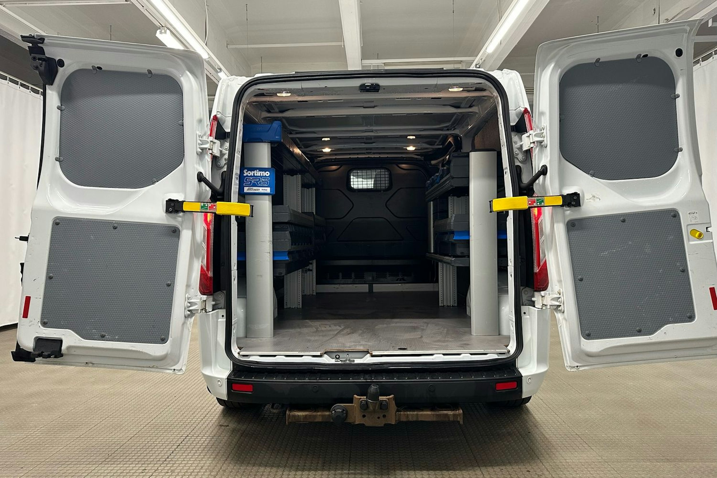 valkoinen Ford Transit Custom 2020 kuva 11.