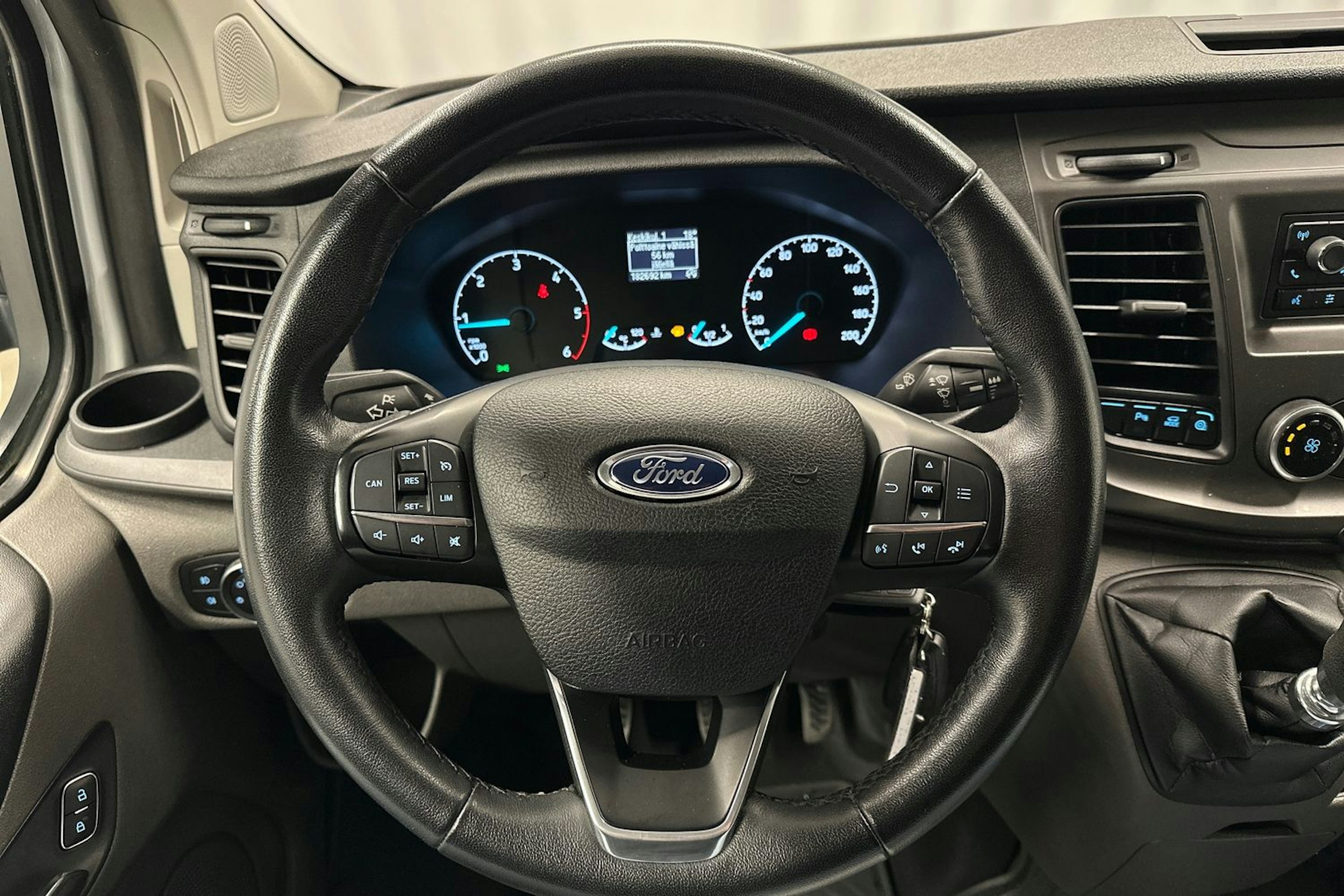 valkoinen Ford Transit Custom 2020 kuva 16.
