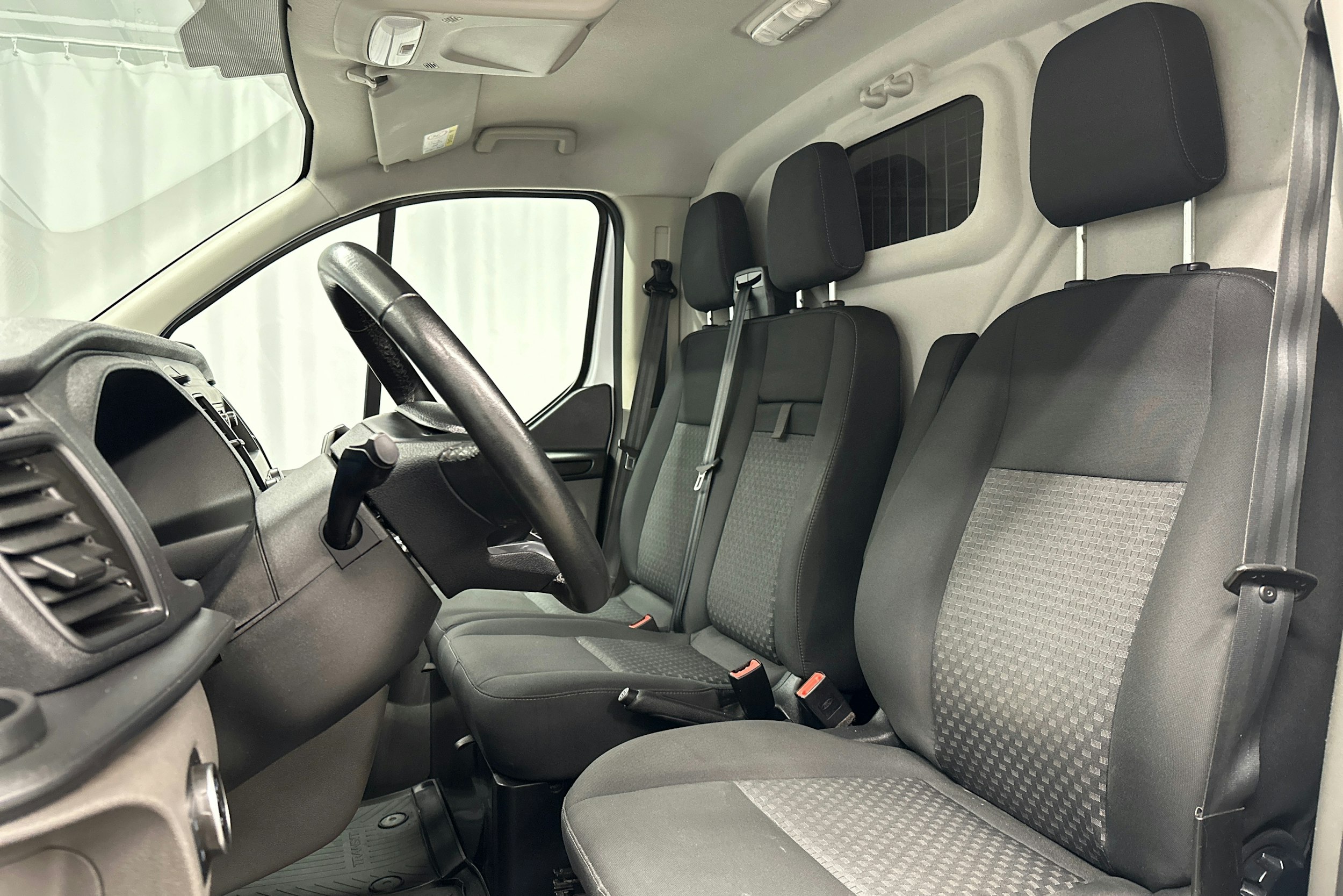 valkoinen Ford Transit Custom 2020 kuva 11.