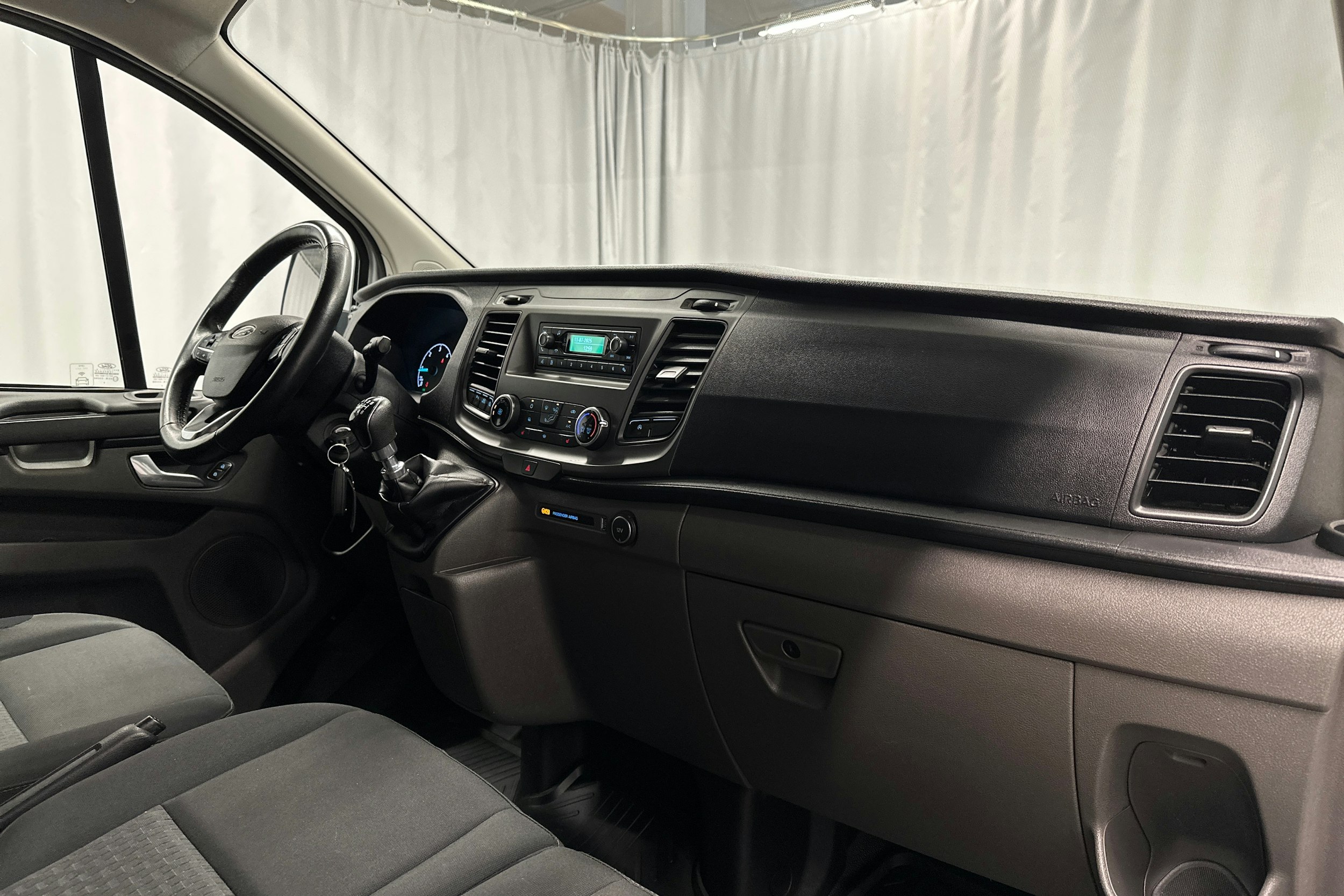 valkoinen Ford Transit Custom 2020 kuva 12.