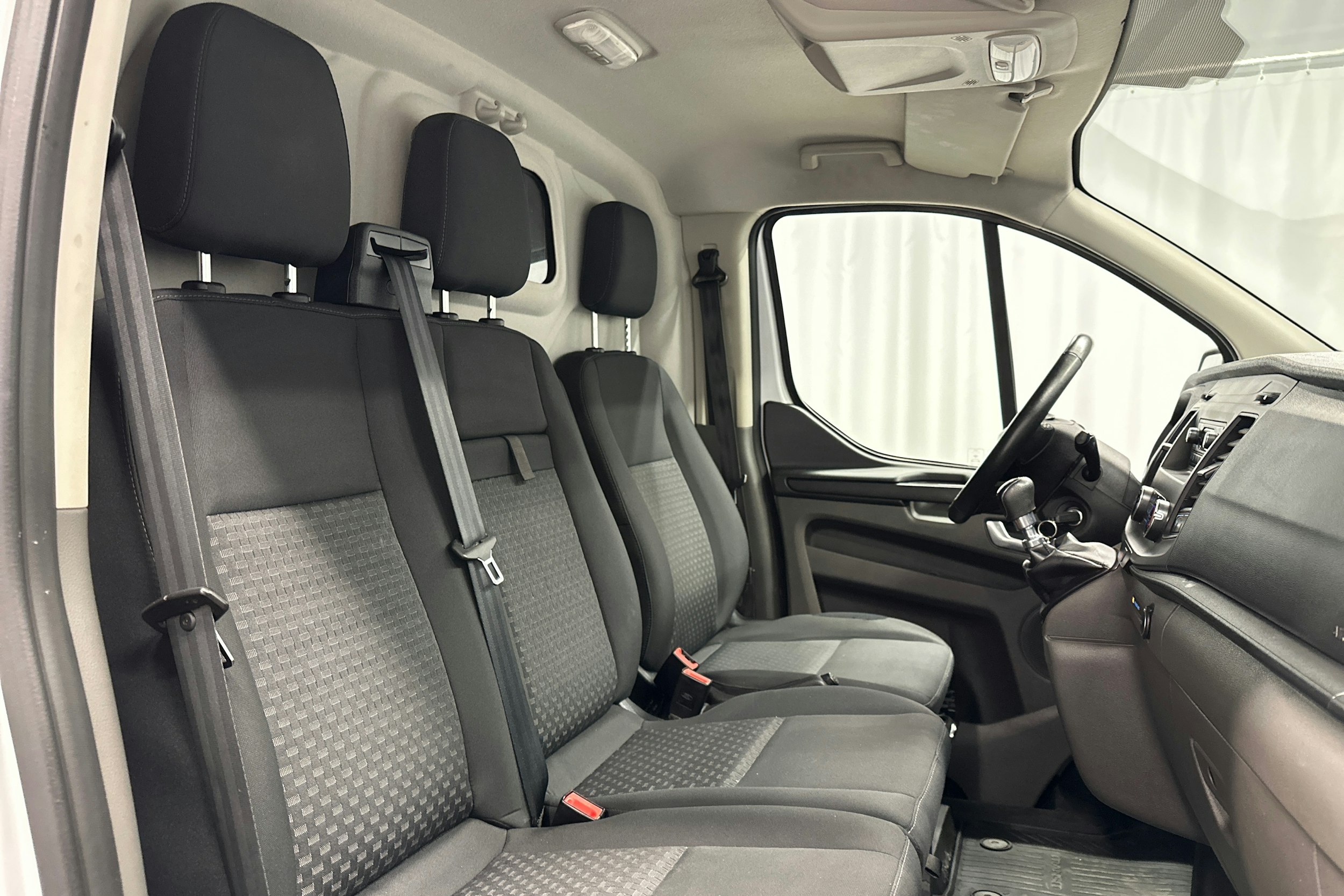 valkoinen Ford Transit Custom 2020 kuva 13.