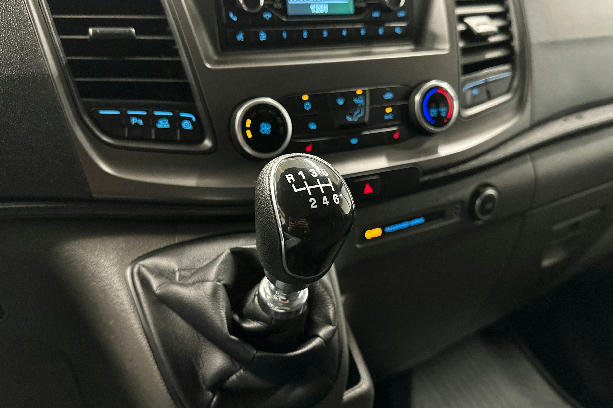 valkoinen Ford Transit Custom 2020 kuva 20.