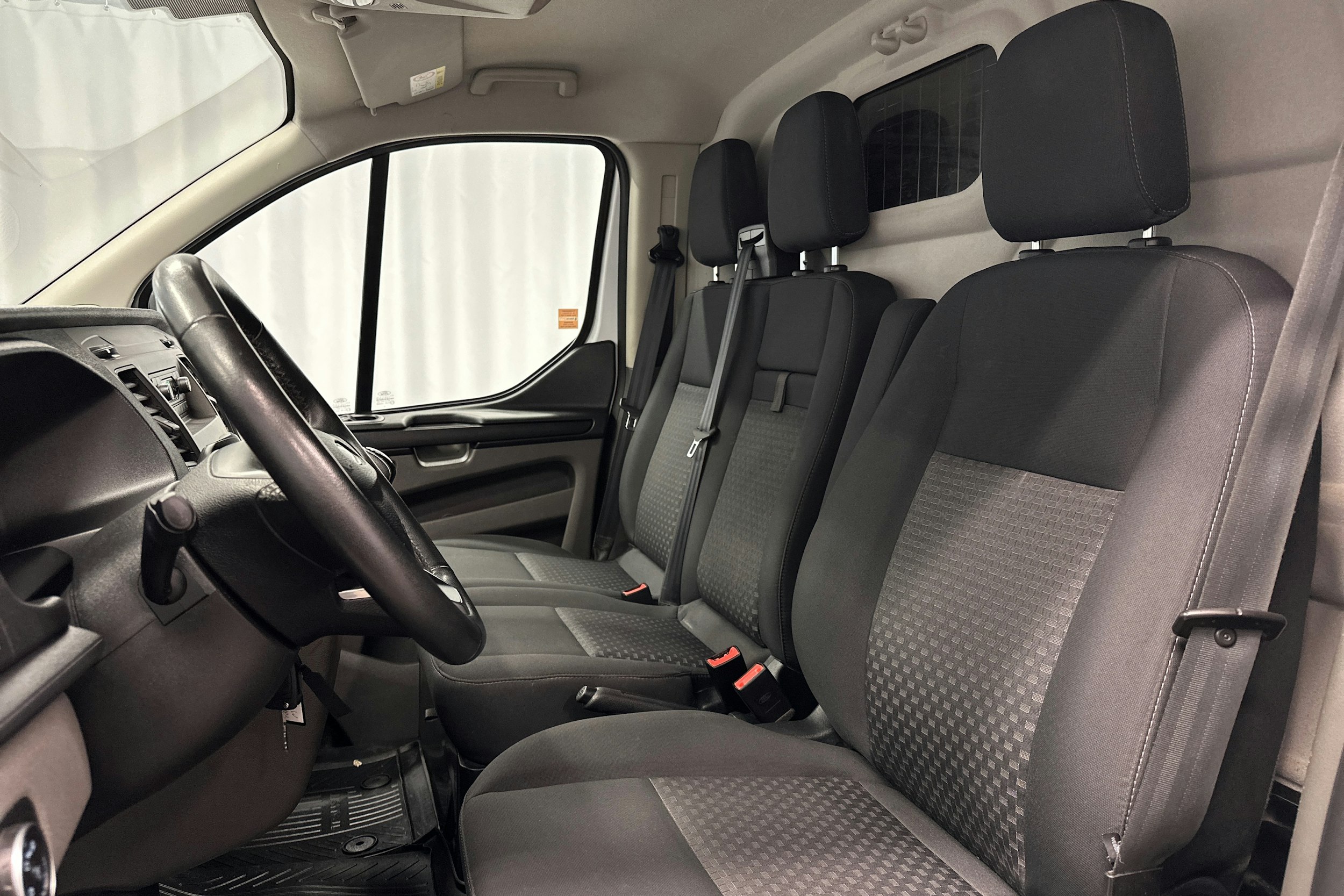 valkoinen Ford Transit Custom 2020 kuva 12.