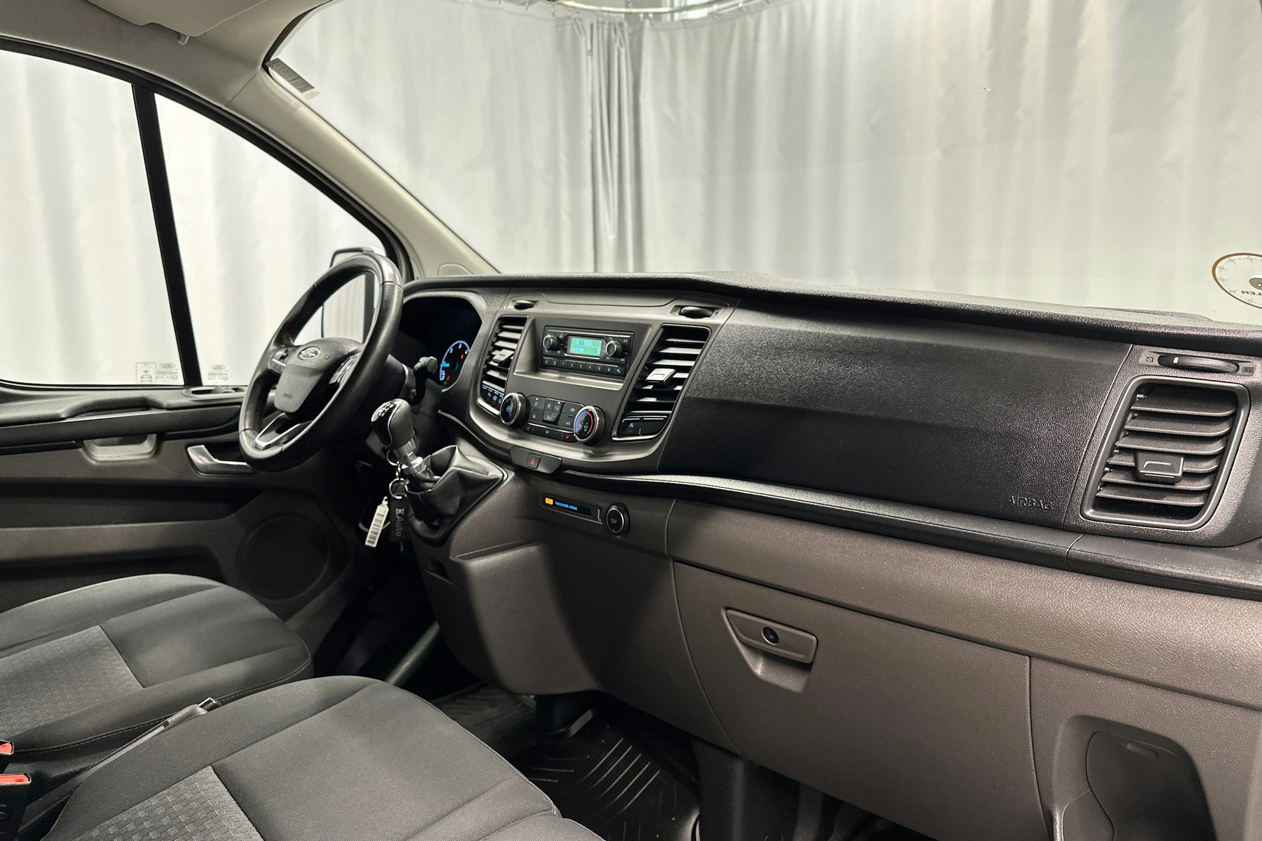 valkoinen Ford Transit Custom 2020 kuva 13.
