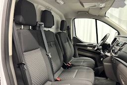 valkoinen Ford Transit Custom 2020 kuva 14.