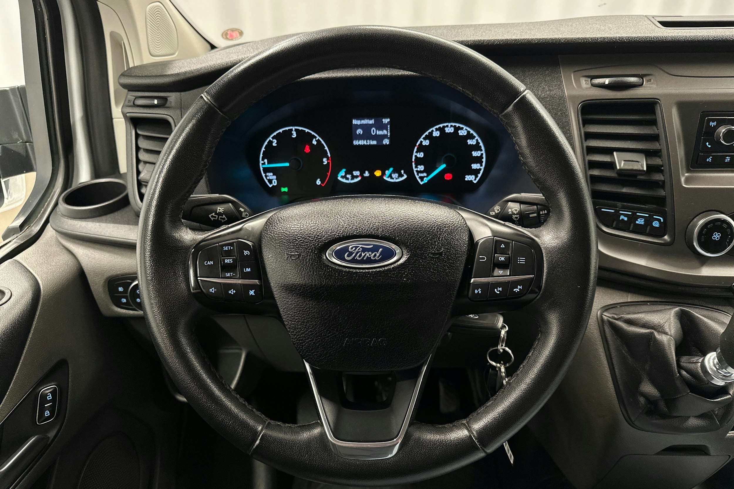 valkoinen Ford Transit Custom 2020 kuva 15.