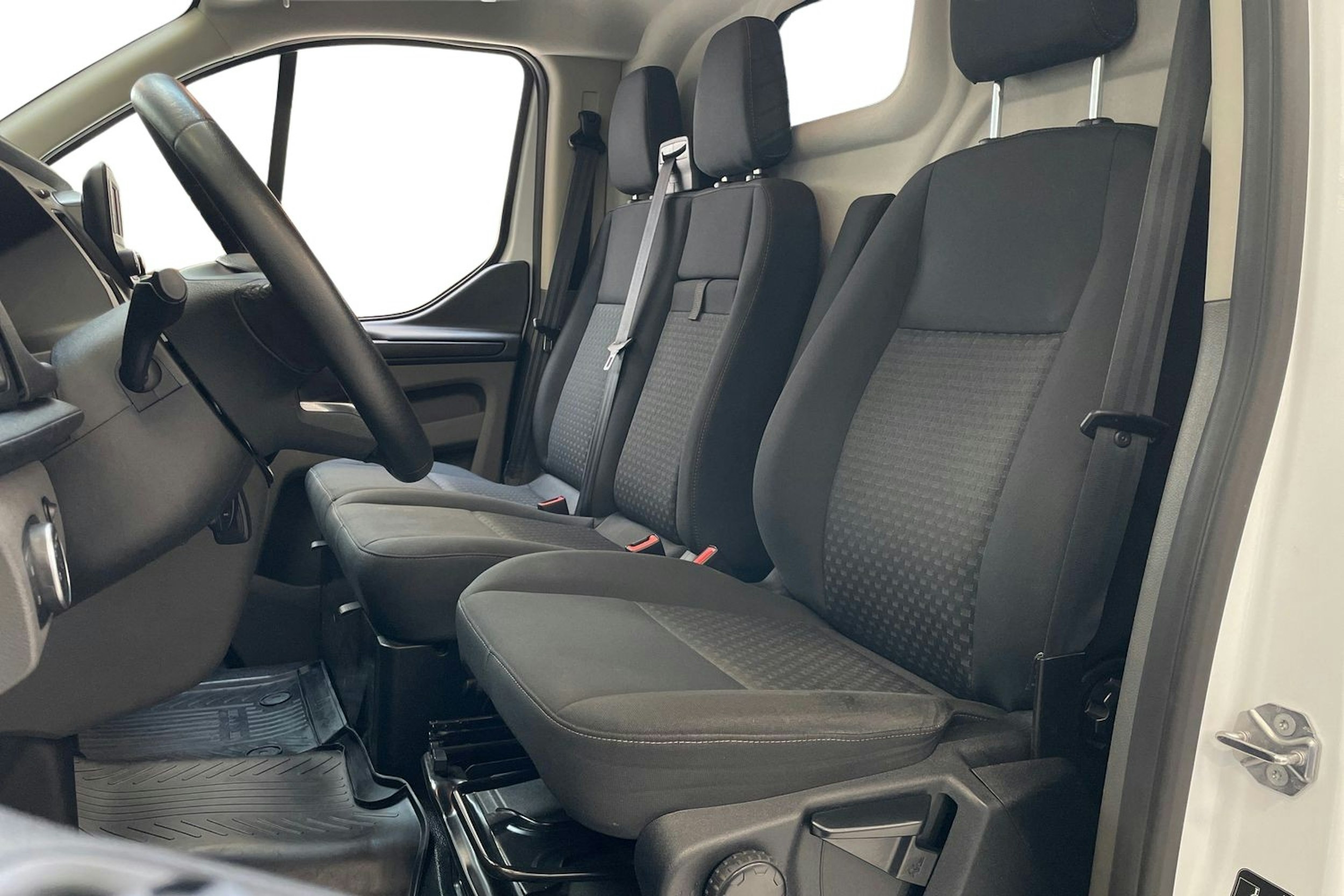 valkoinen Ford Transit Custom 2020 kuva 9.