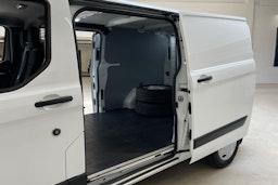 valkoinen Ford Transit Custom 2020 kuva 16.