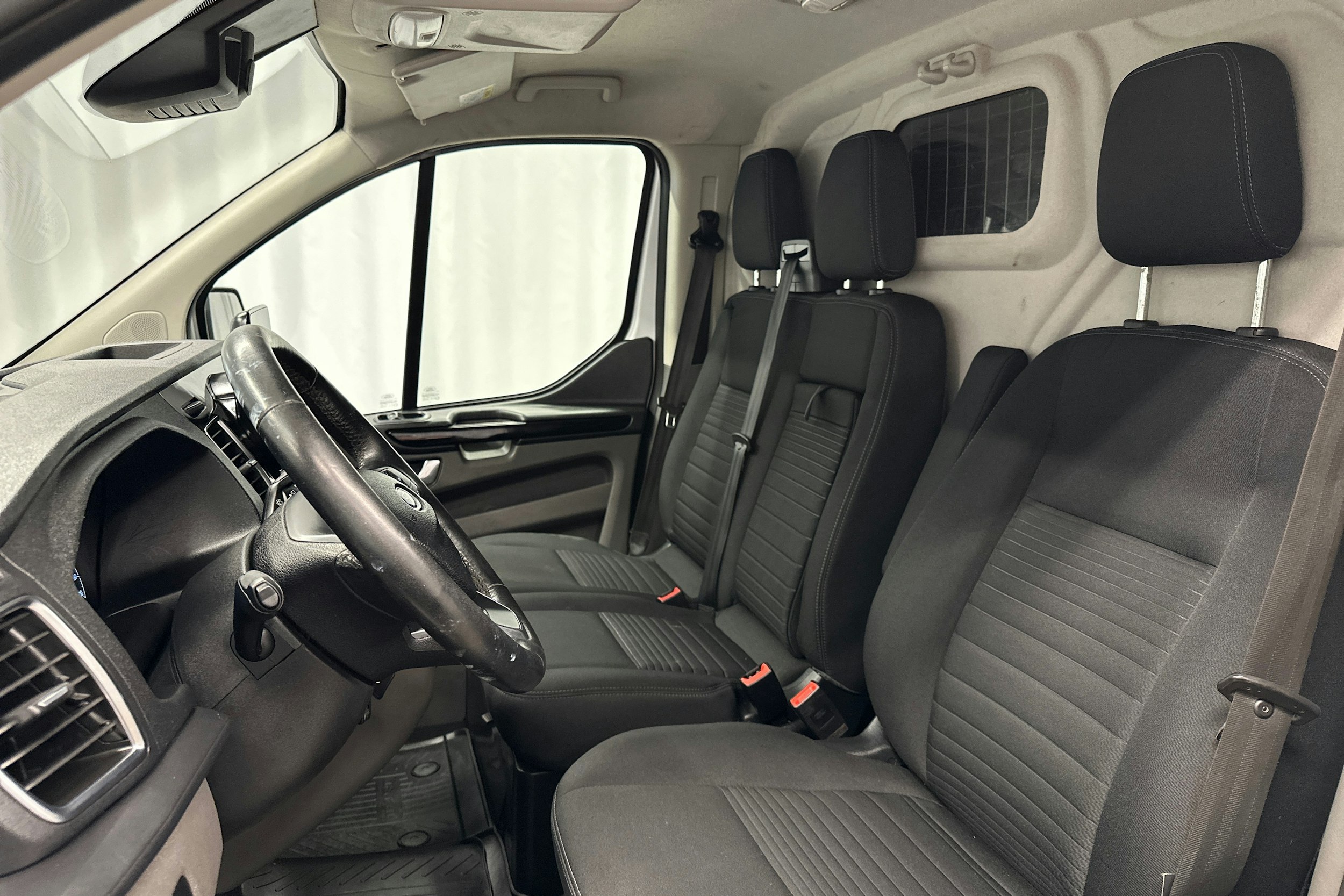 valkoinen Ford Transit Custom 2020 kuva 11.