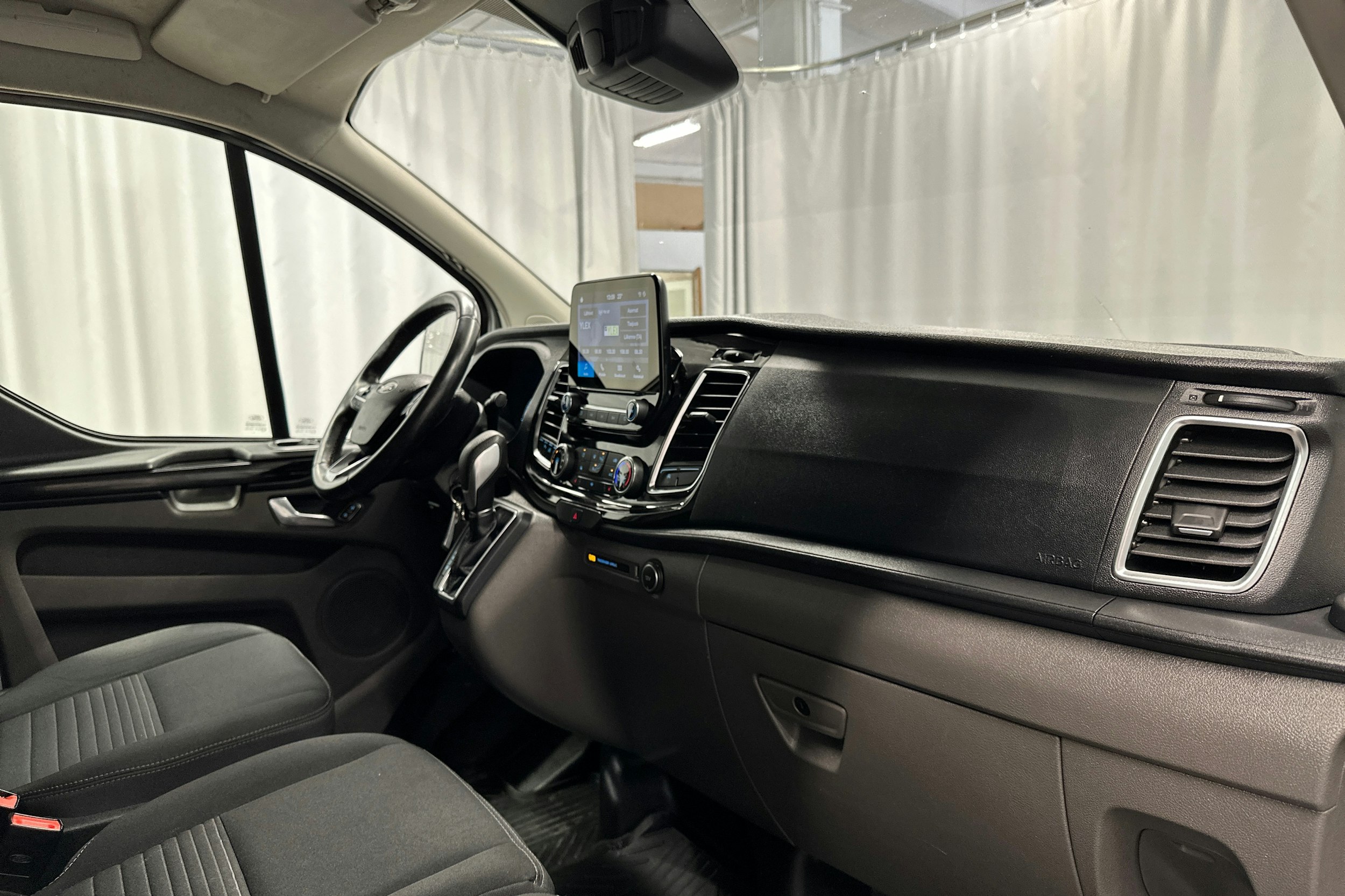 valkoinen Ford Transit Custom 2020 kuva 12.