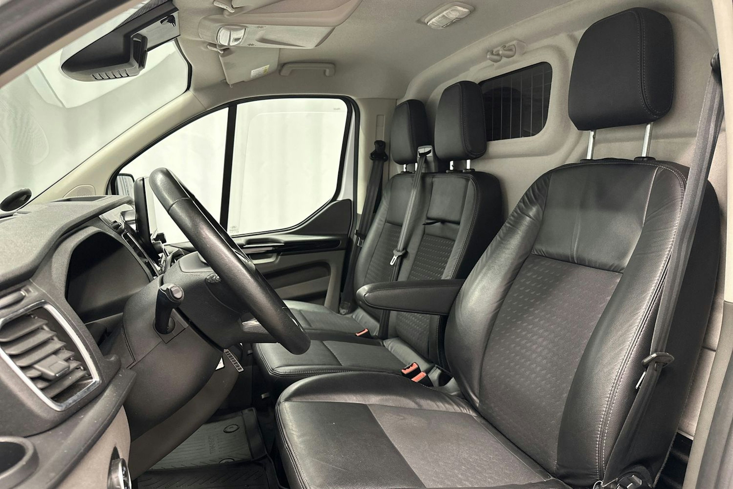 valkoinen Ford Transit Custom 2020 kuva 12.