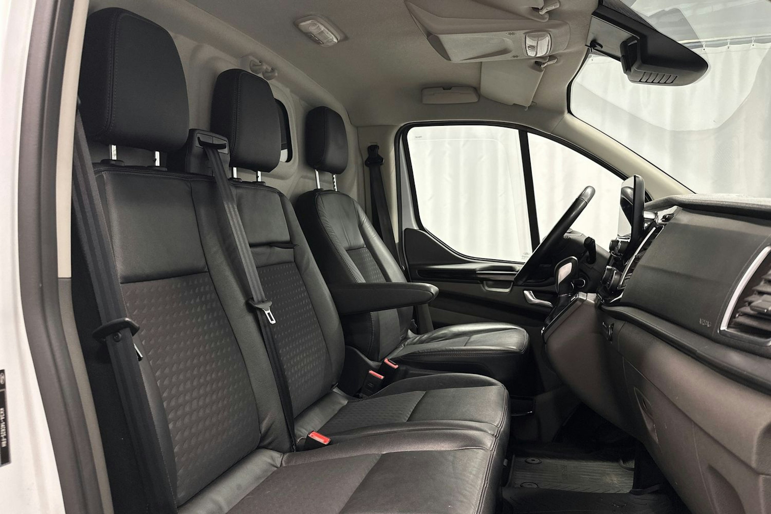 valkoinen Ford Transit Custom 2020 kuva 14.