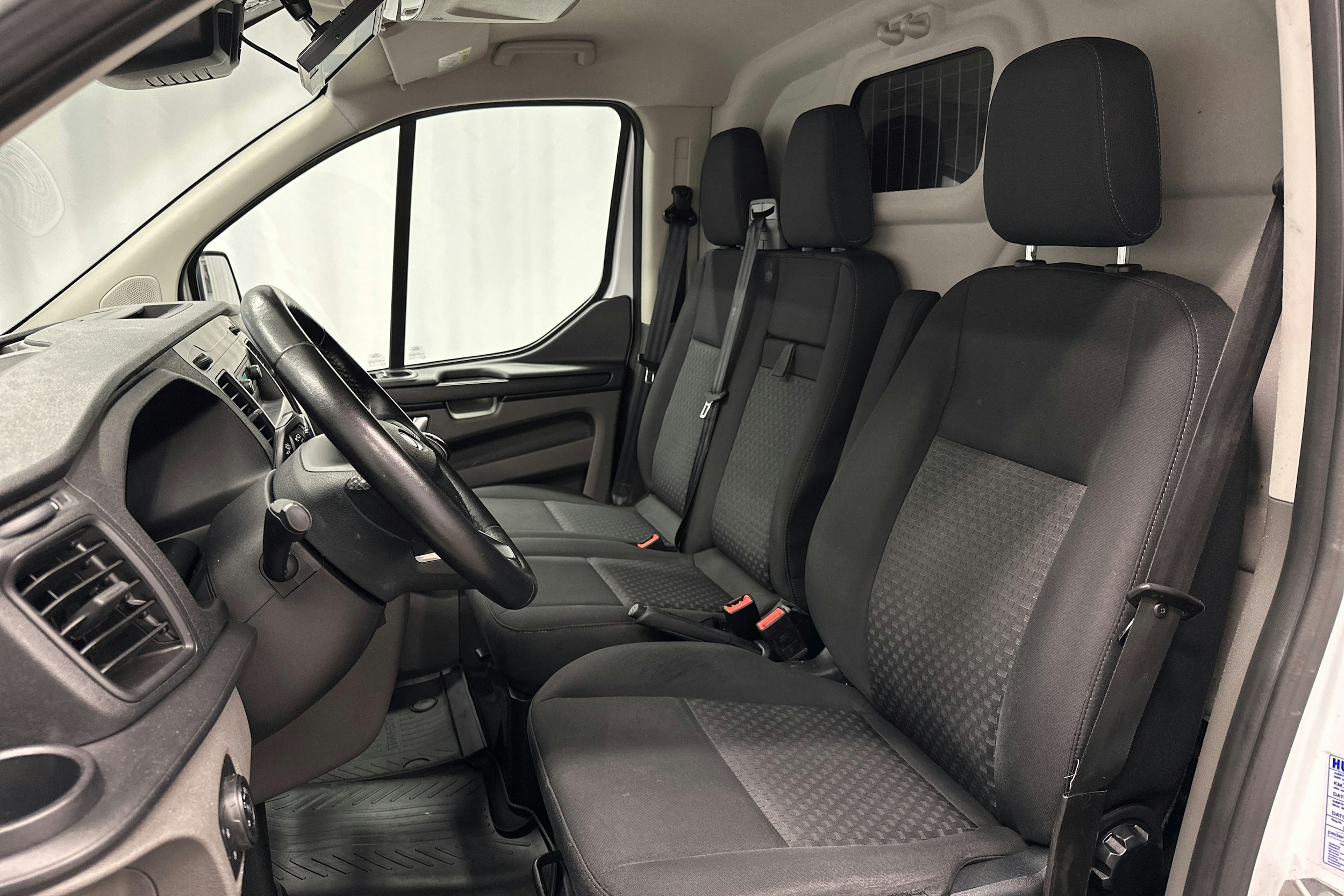 valkoinen Ford Transit Custom 2020 kuva 13.