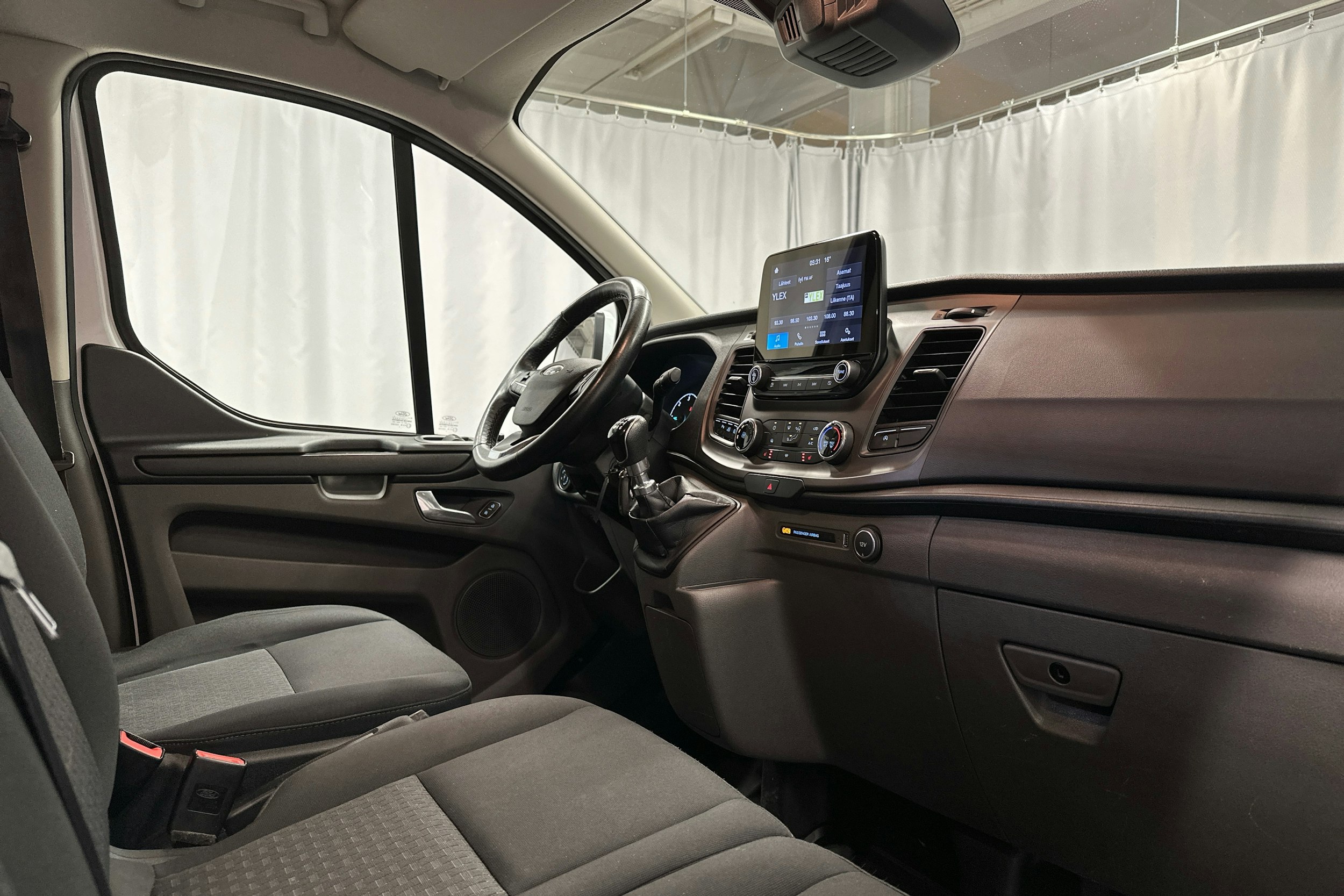 valkoinen Ford Transit Custom 2020 kuva 6.