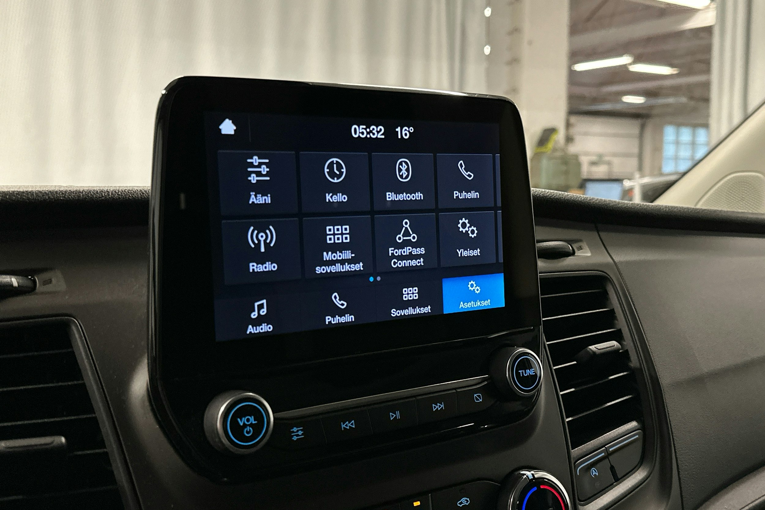 valkoinen Ford Transit Custom 2020 kuva 12.