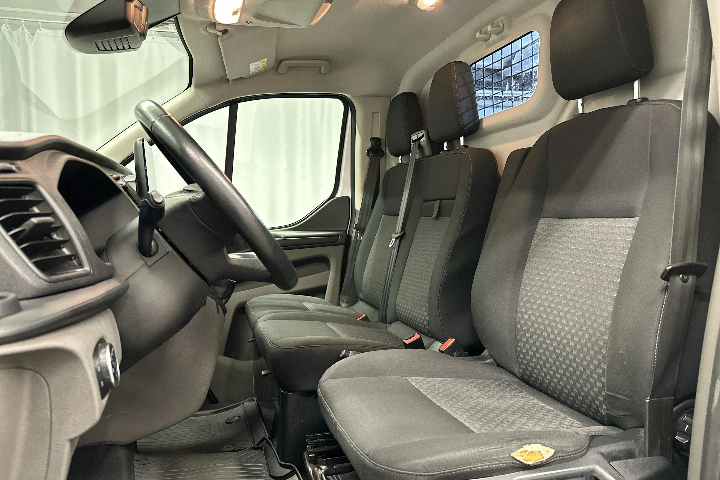 valkoinen Ford Transit Custom 2020 kuva 14.