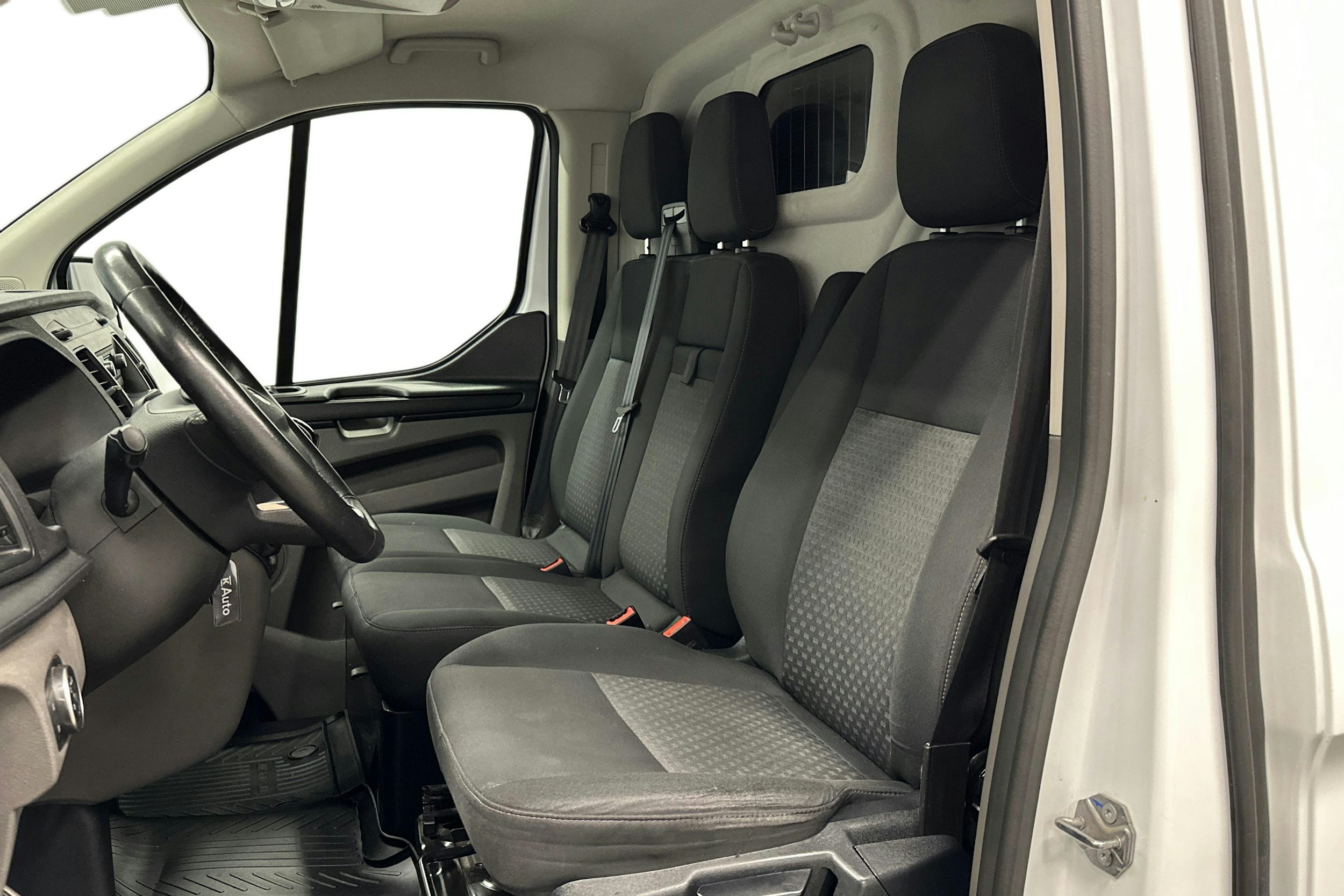 valkoinen Ford Transit Custom 2020 kuva 8.