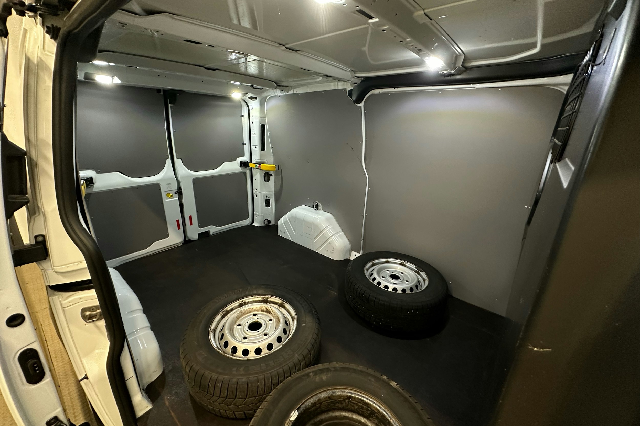 valkoinen Ford Transit Custom 2020 kuva 22.