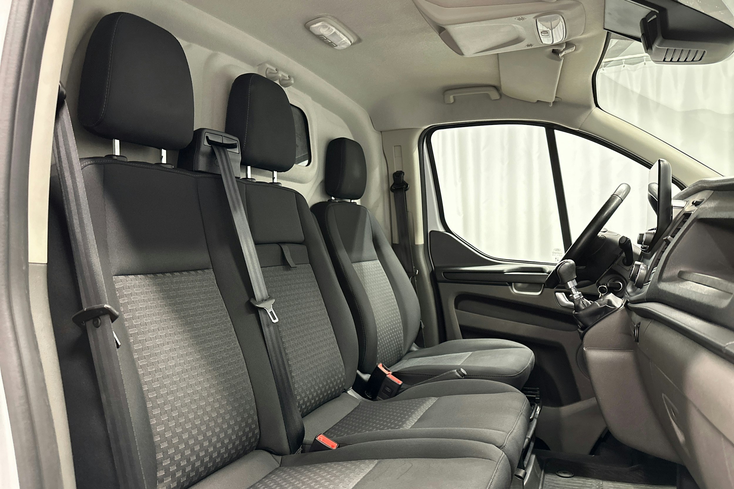 valkoinen Ford Transit Custom 2020 kuva 12.