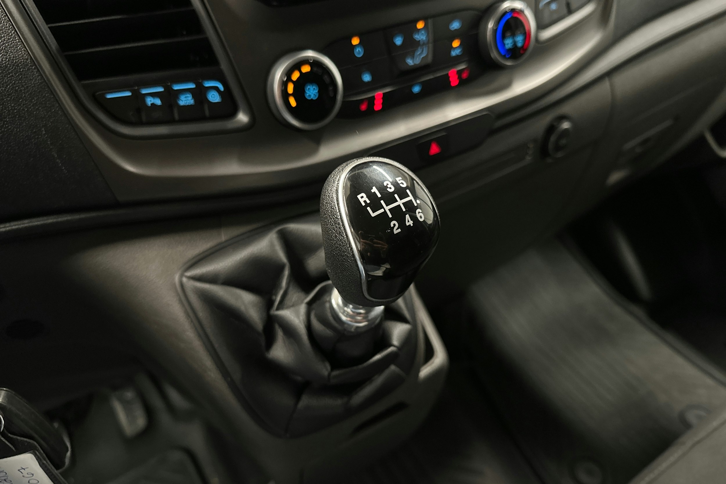 valkoinen Ford Transit Custom 2020 kuva 17.