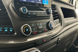 valkoinen Ford Transit Custom 2020 kuva 13.