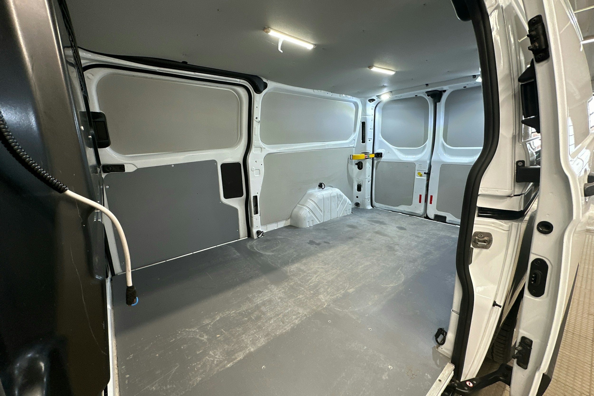 valkoinen Ford Transit Custom 2020 kuva 15.