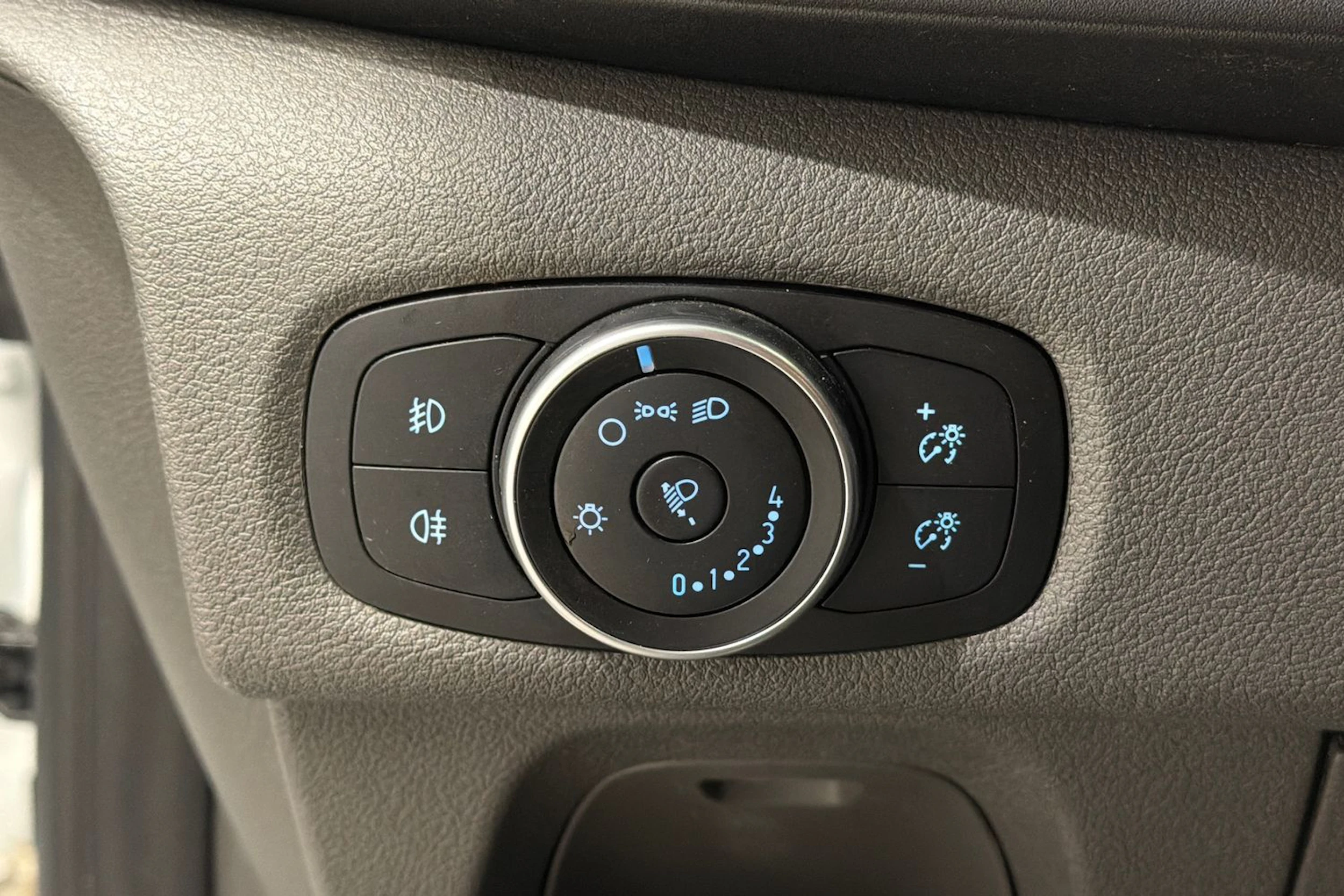 Valkoinen Ford Transit Custom 2020 kuva 17.