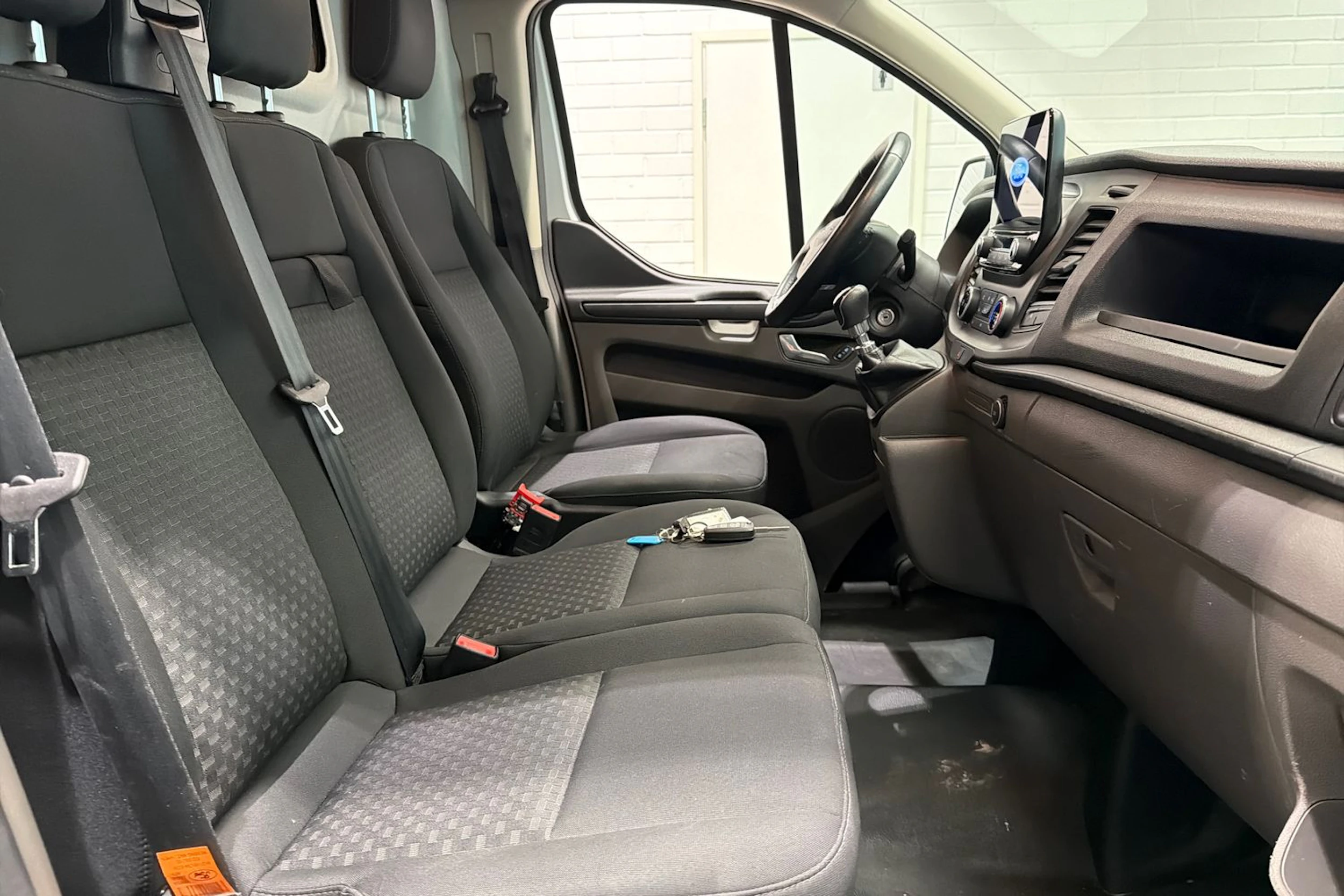Valkoinen Ford Transit Custom 2020 kuva 23.