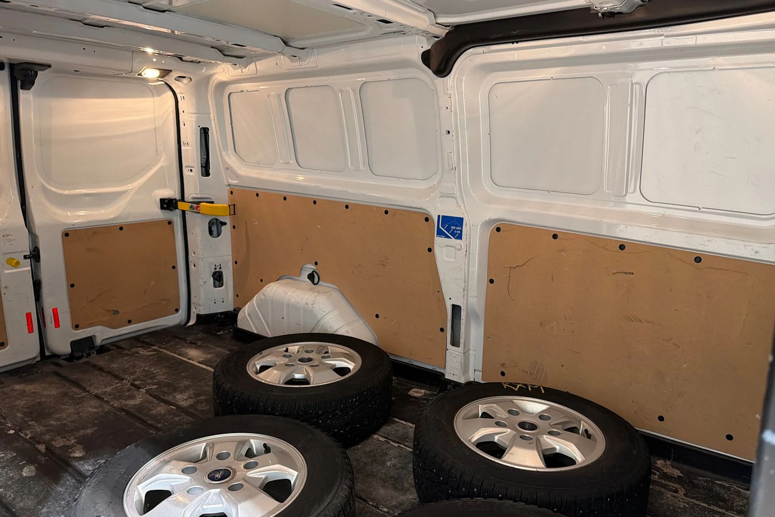 Valkoinen Ford Transit Custom 2020 kuva 25.