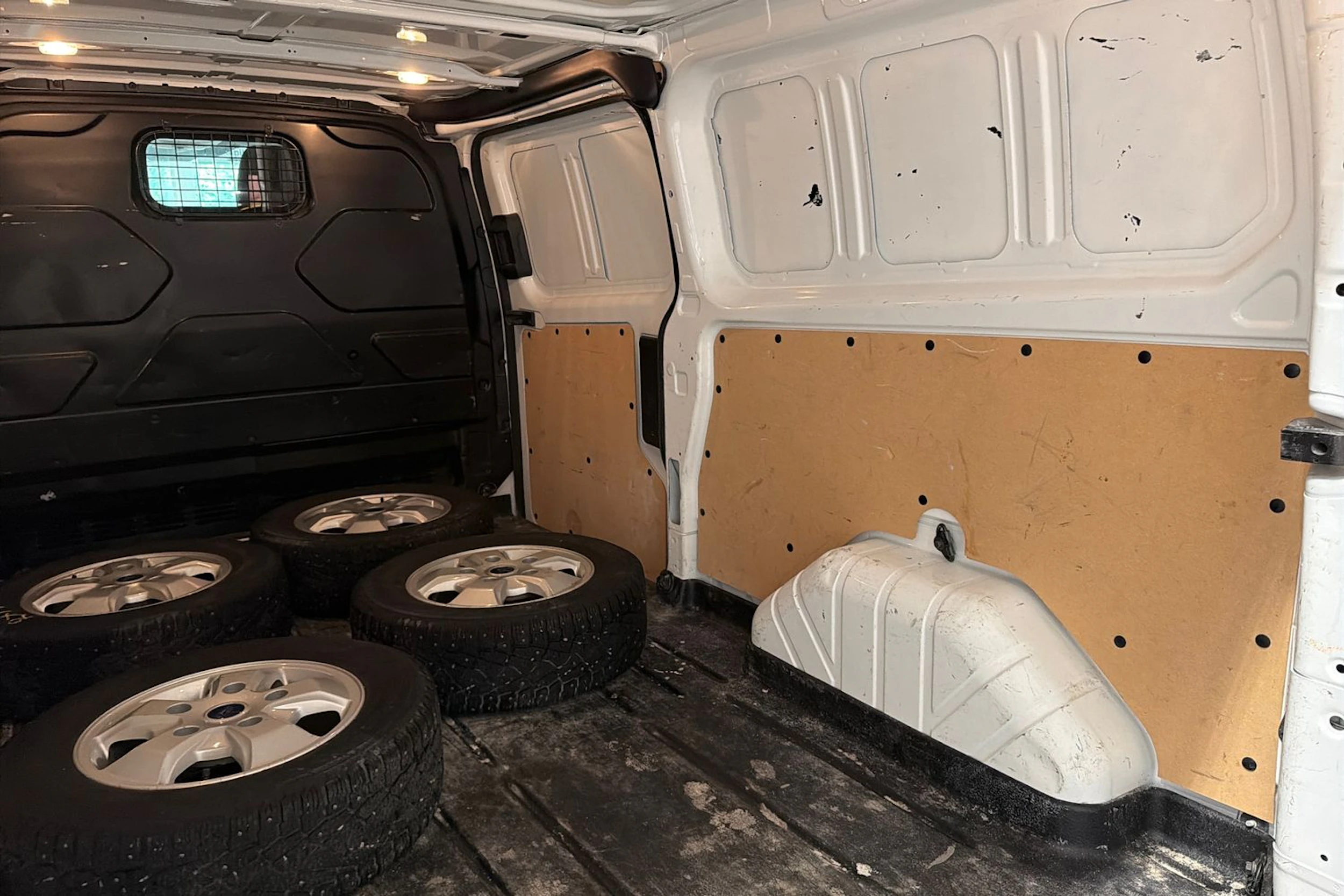 Valkoinen Ford Transit Custom 2020 kuva 29.