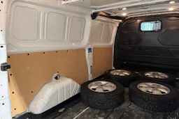 Valkoinen Ford Transit Custom 2020 kuva 30.
